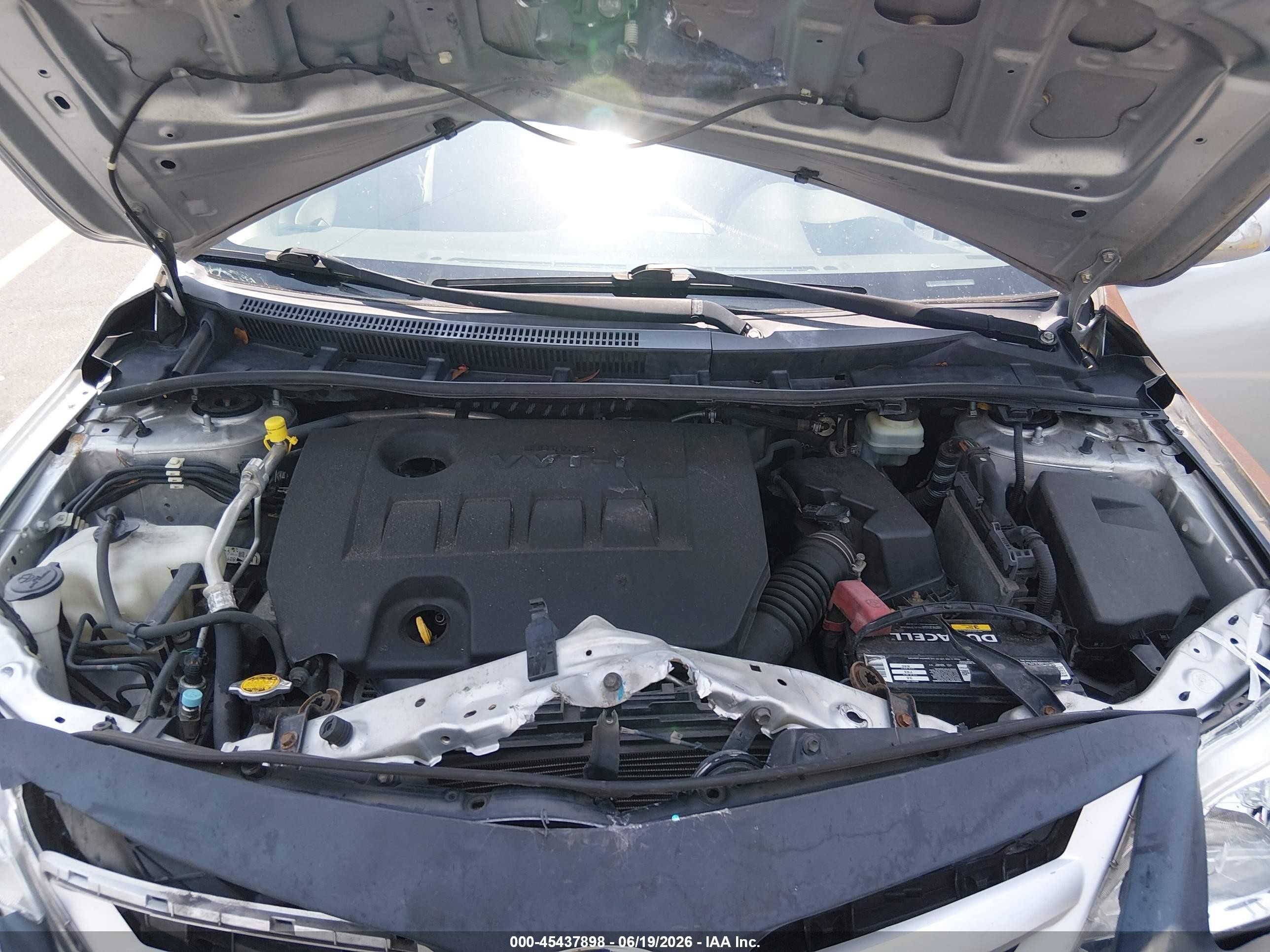 2011 Toyota Corolla Le Silver vin: JTDBU4EE9B9155735