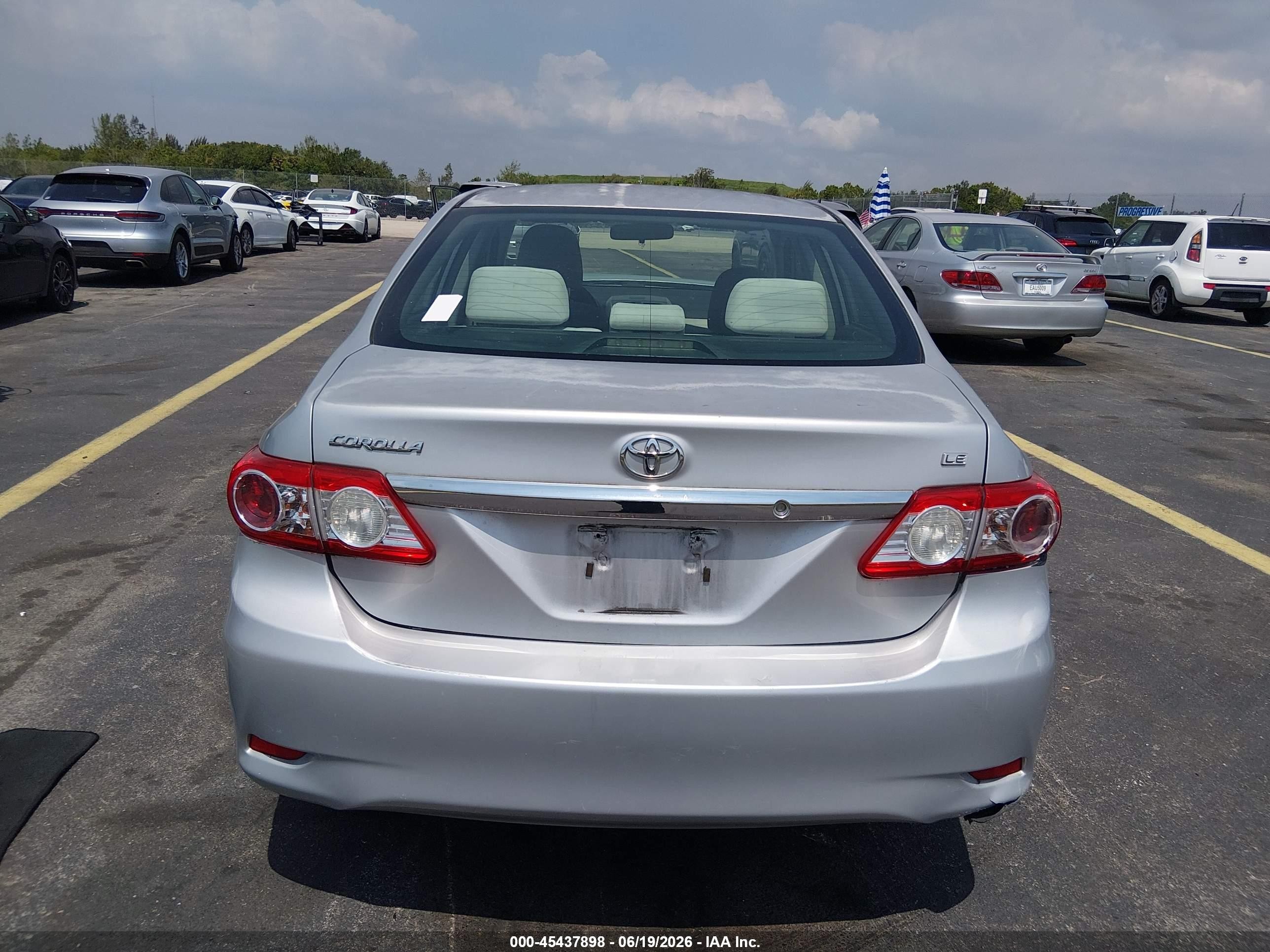 2011 Toyota Corolla Le Silver vin: JTDBU4EE9B9155735