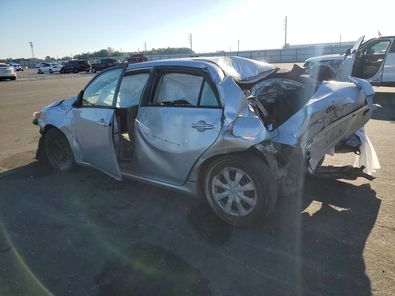 2011 Toyota Corolla Le Silver vin: JTDBU4EE9B9156366
