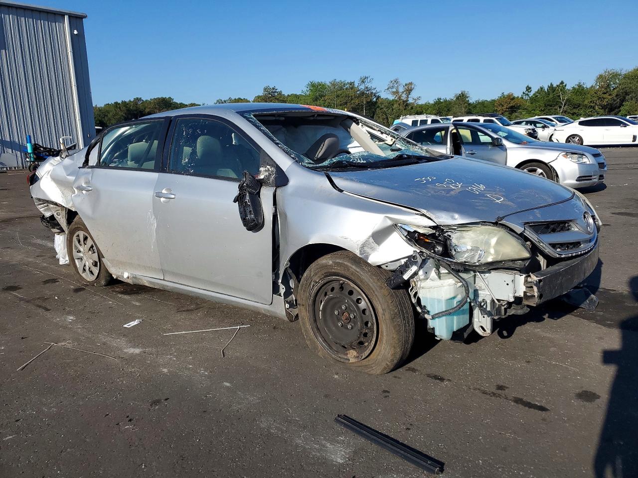 2011 Toyota Corolla Le Silver vin: JTDBU4EE9B9156366