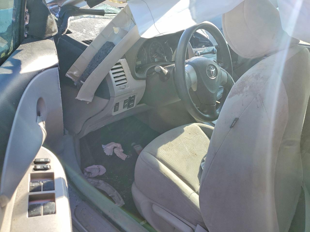 2011 Toyota Corolla Le Silver vin: JTDBU4EE9B9156366