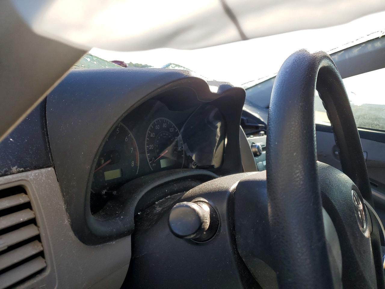 2011 Toyota Corolla Le Silver vin: JTDBU4EE9B9156366
