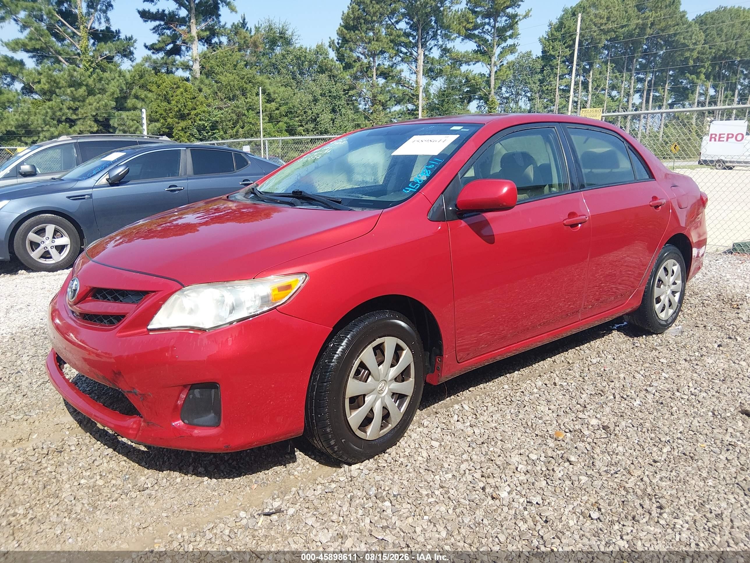 2011 Toyota Corolla Le Red vin: JTDBU4EE9B9156822