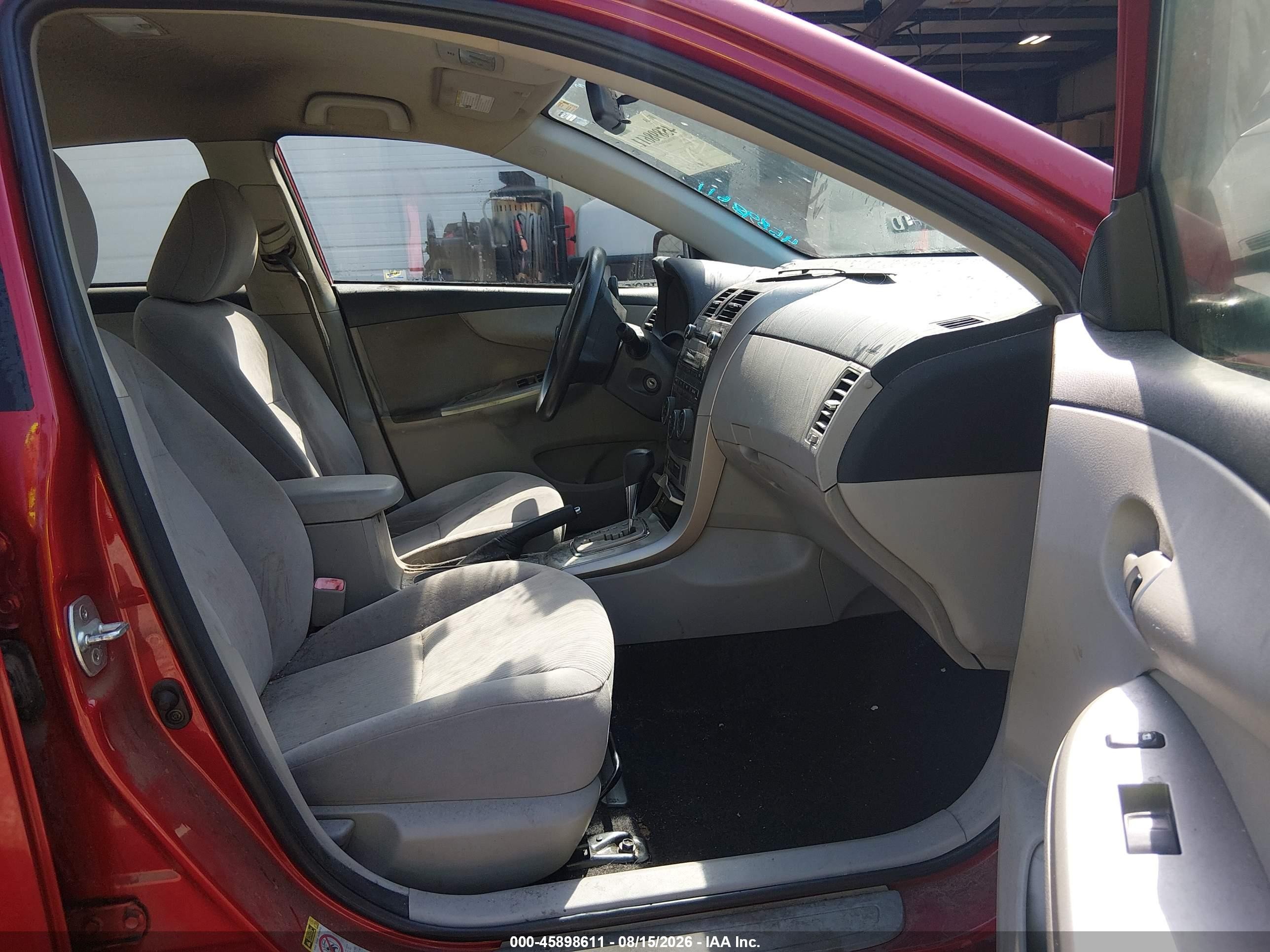 2011 Toyota Corolla Le Red vin: JTDBU4EE9B9156822