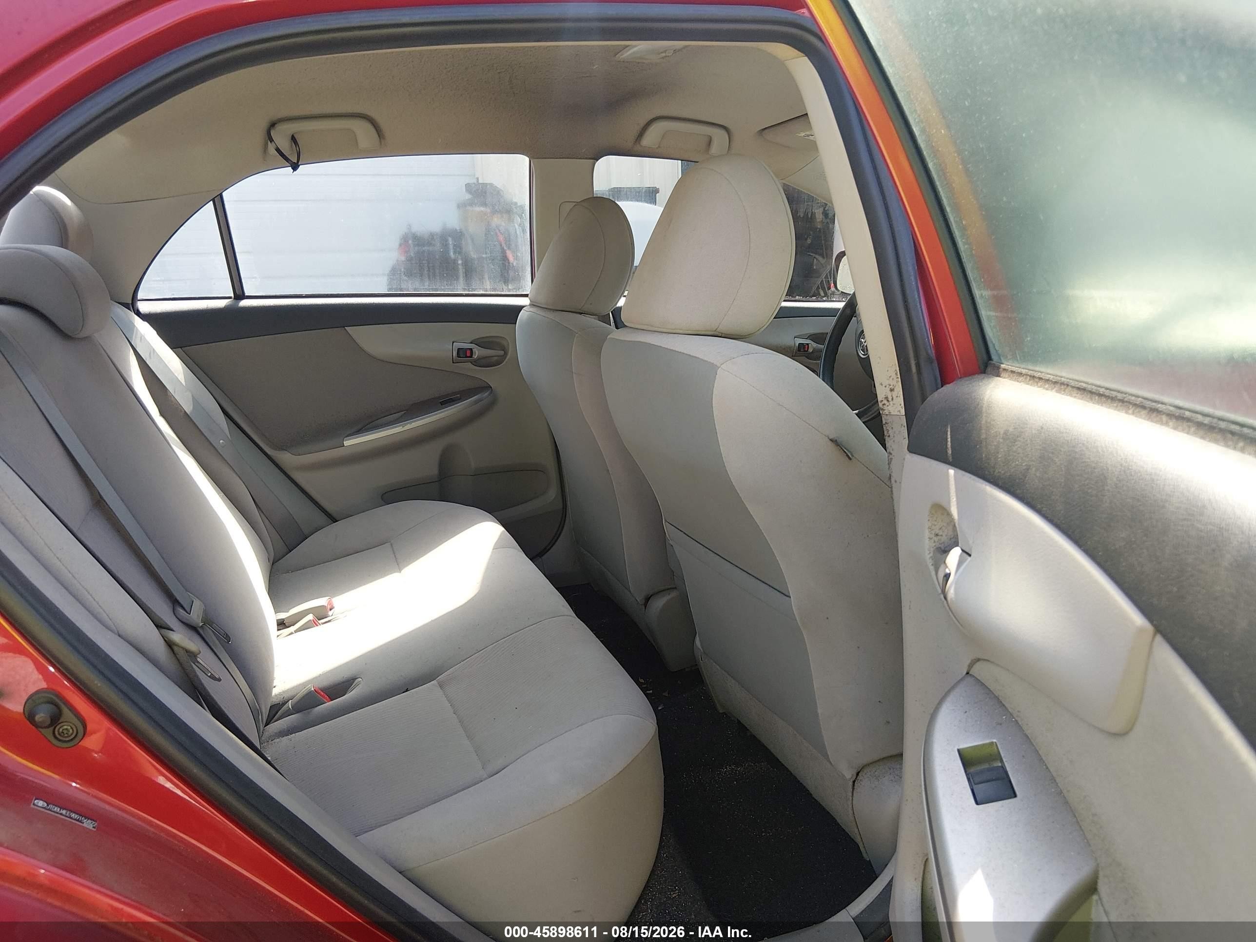 2011 Toyota Corolla Le Red vin: JTDBU4EE9B9156822