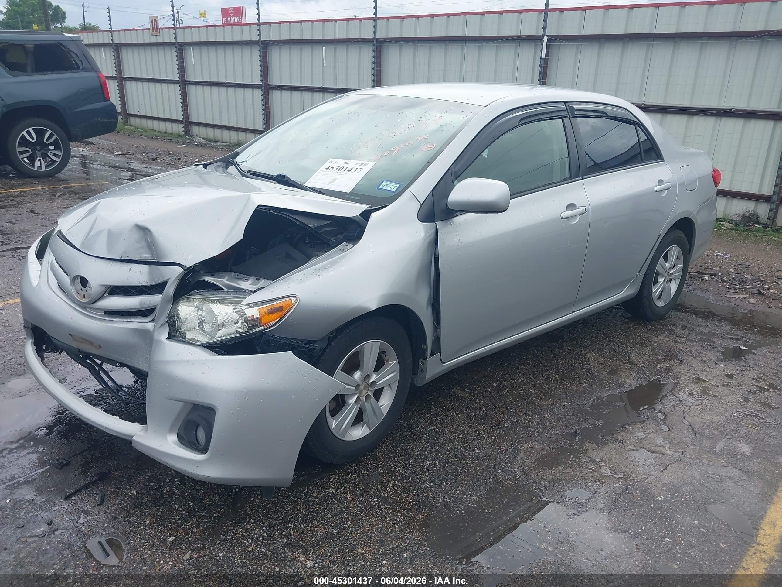 2011 Toyota Corolla Le Silver vin: JTDBU4EE9B9161907