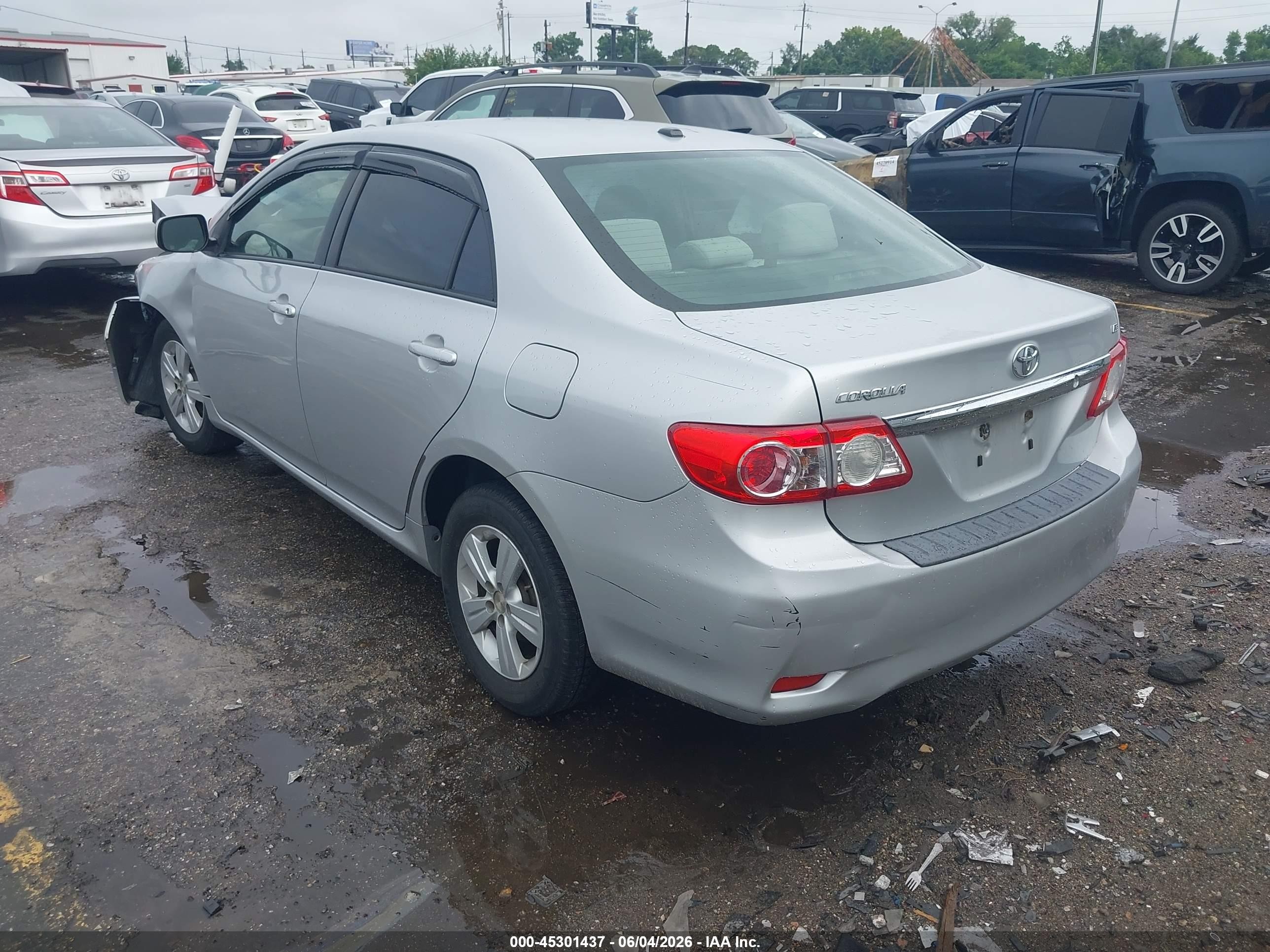 2011 Toyota Corolla Le Silver vin: JTDBU4EE9B9161907