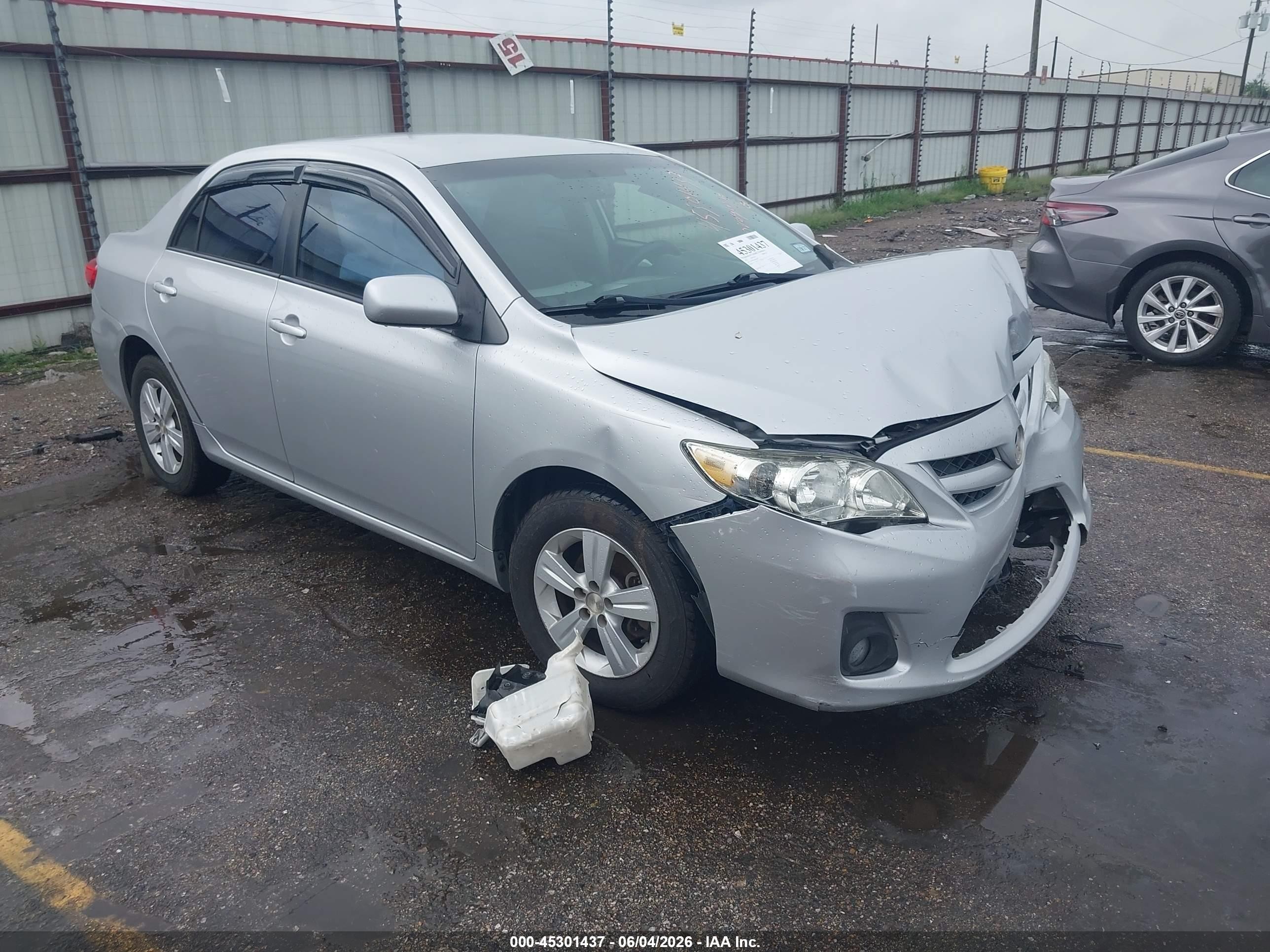 2011 Toyota Corolla Le Серебряный vin: JTDBU4EE9B9161907