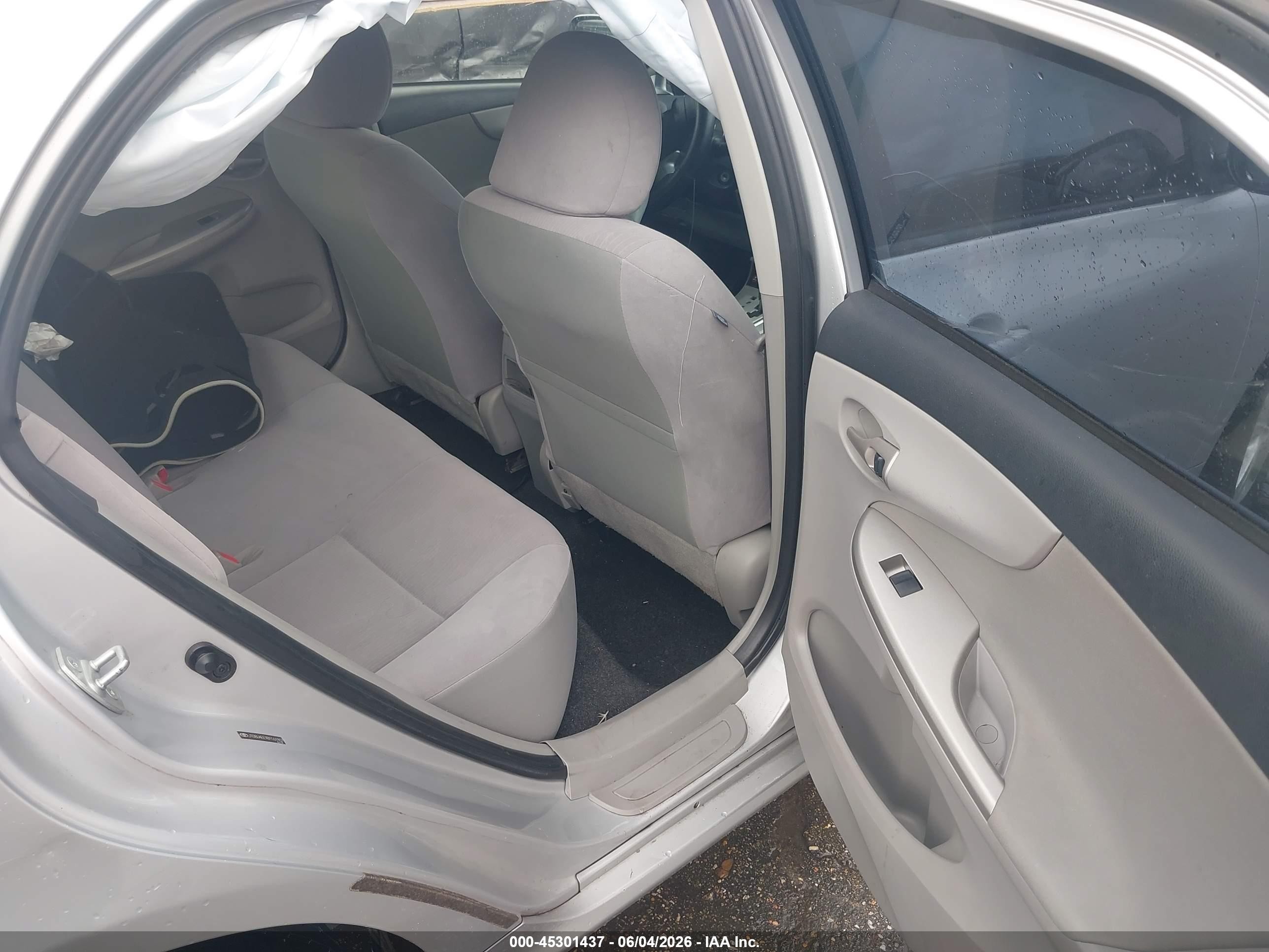 2011 Toyota Corolla Le Silver vin: JTDBU4EE9B9161907