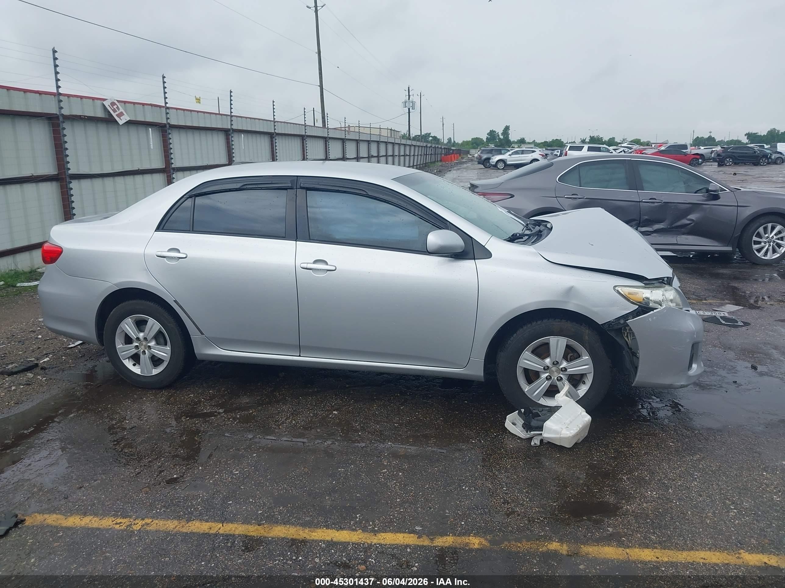 2011 Toyota Corolla Le Silver vin: JTDBU4EE9B9161907