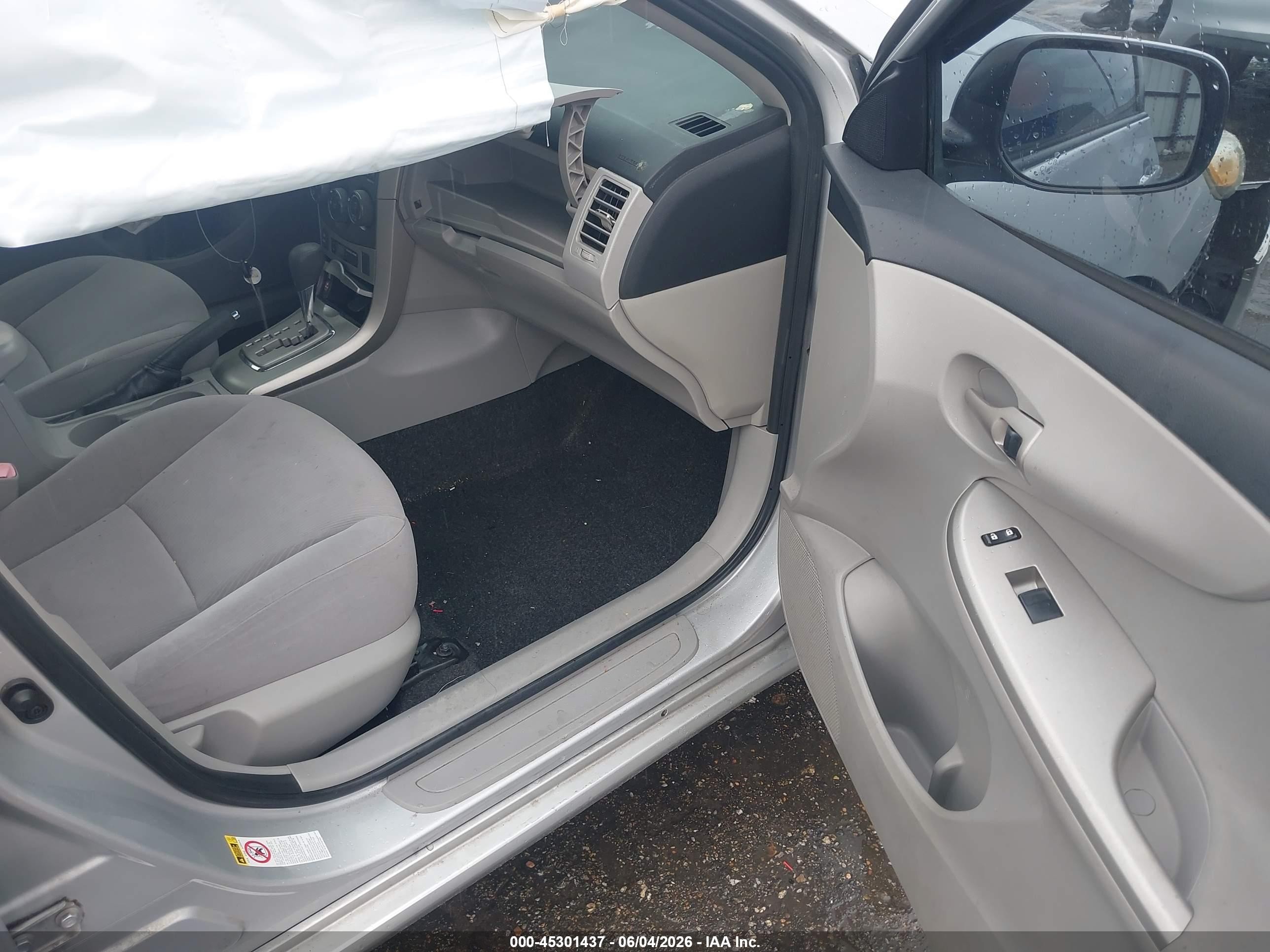 2011 Toyota Corolla Le Silver vin: JTDBU4EE9B9161907