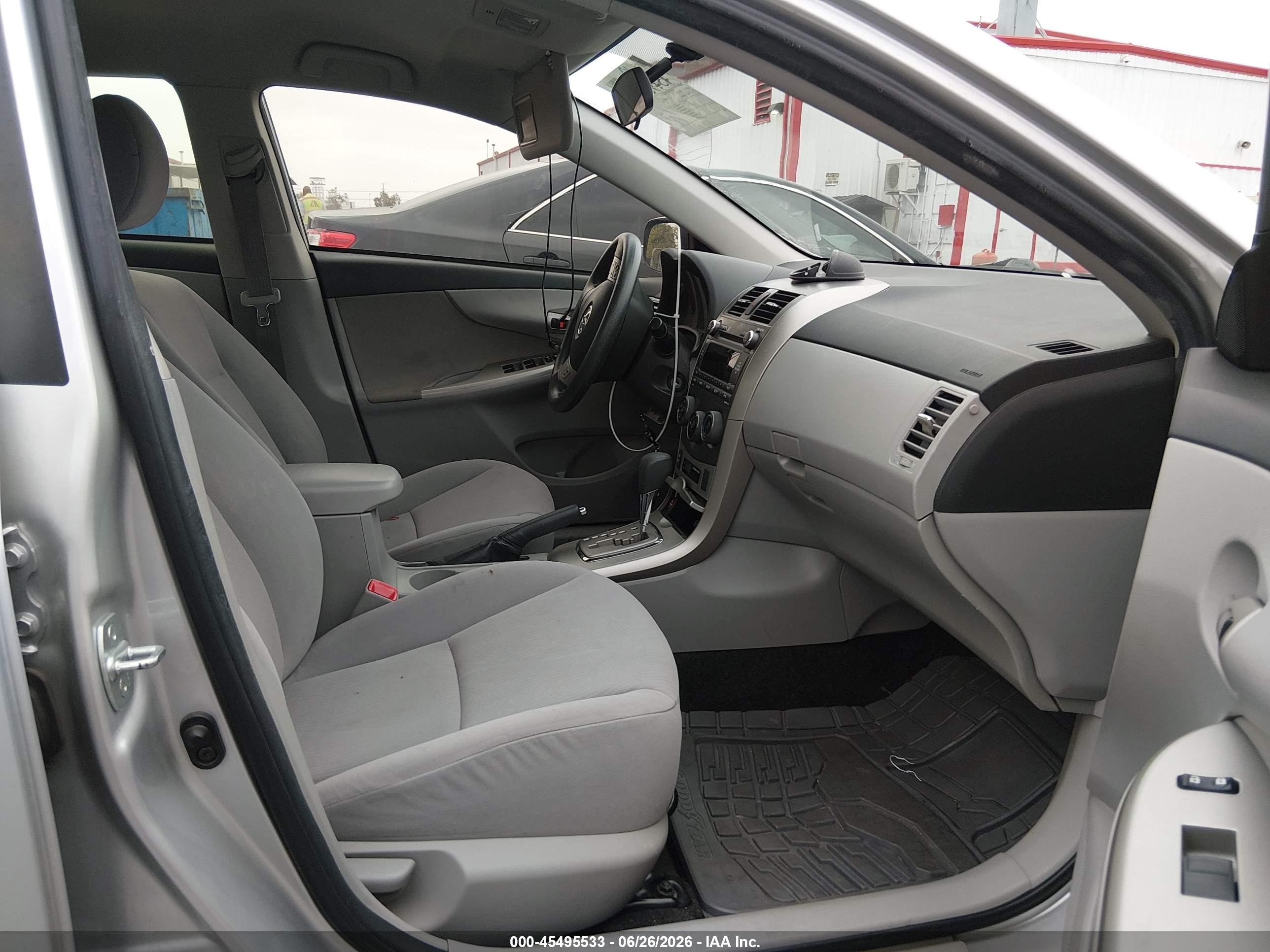 2011 Toyota Corolla Le Silver vin: JTDBU4EE9BJ089959