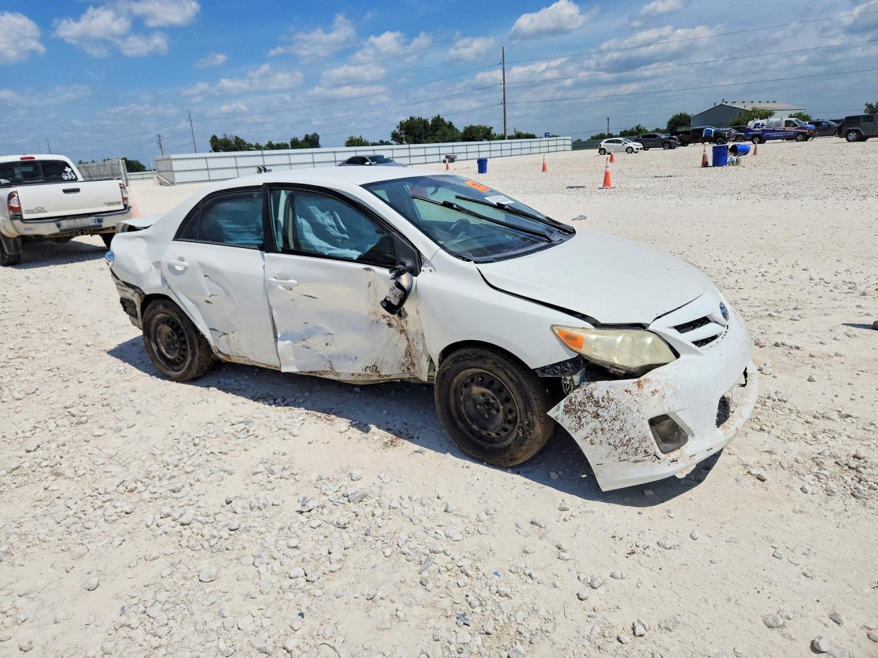 2011 Toyota Corolla Le White vin: JTDBU4EE9BJ094160