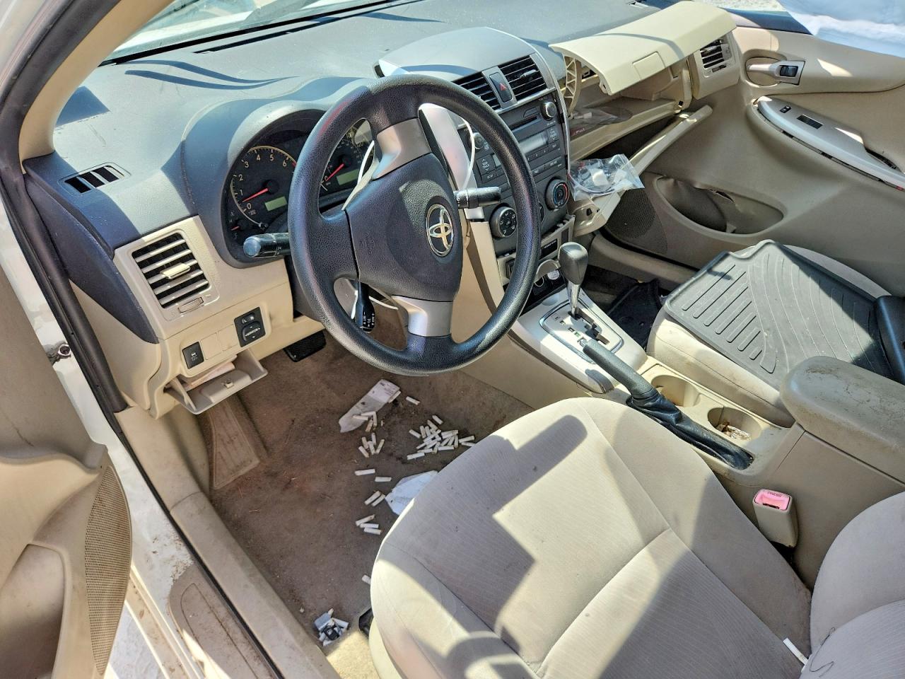 2011 Toyota Corolla Le White vin: JTDBU4EE9BJ094160