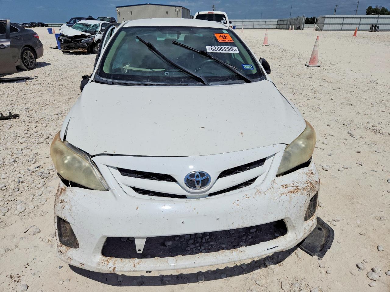 2011 Toyota Corolla Le White vin: JTDBU4EE9BJ094160