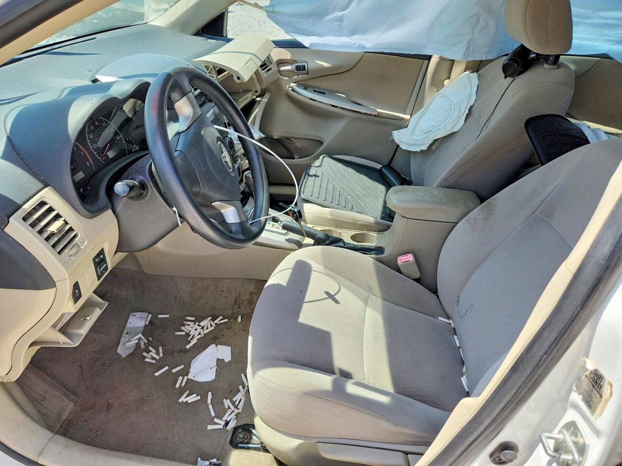 2011 Toyota Corolla Le White vin: JTDBU4EE9BJ094160