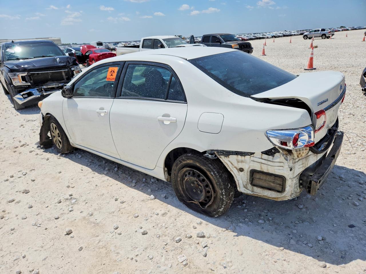 2011 Toyota Corolla Le White vin: JTDBU4EE9BJ094160