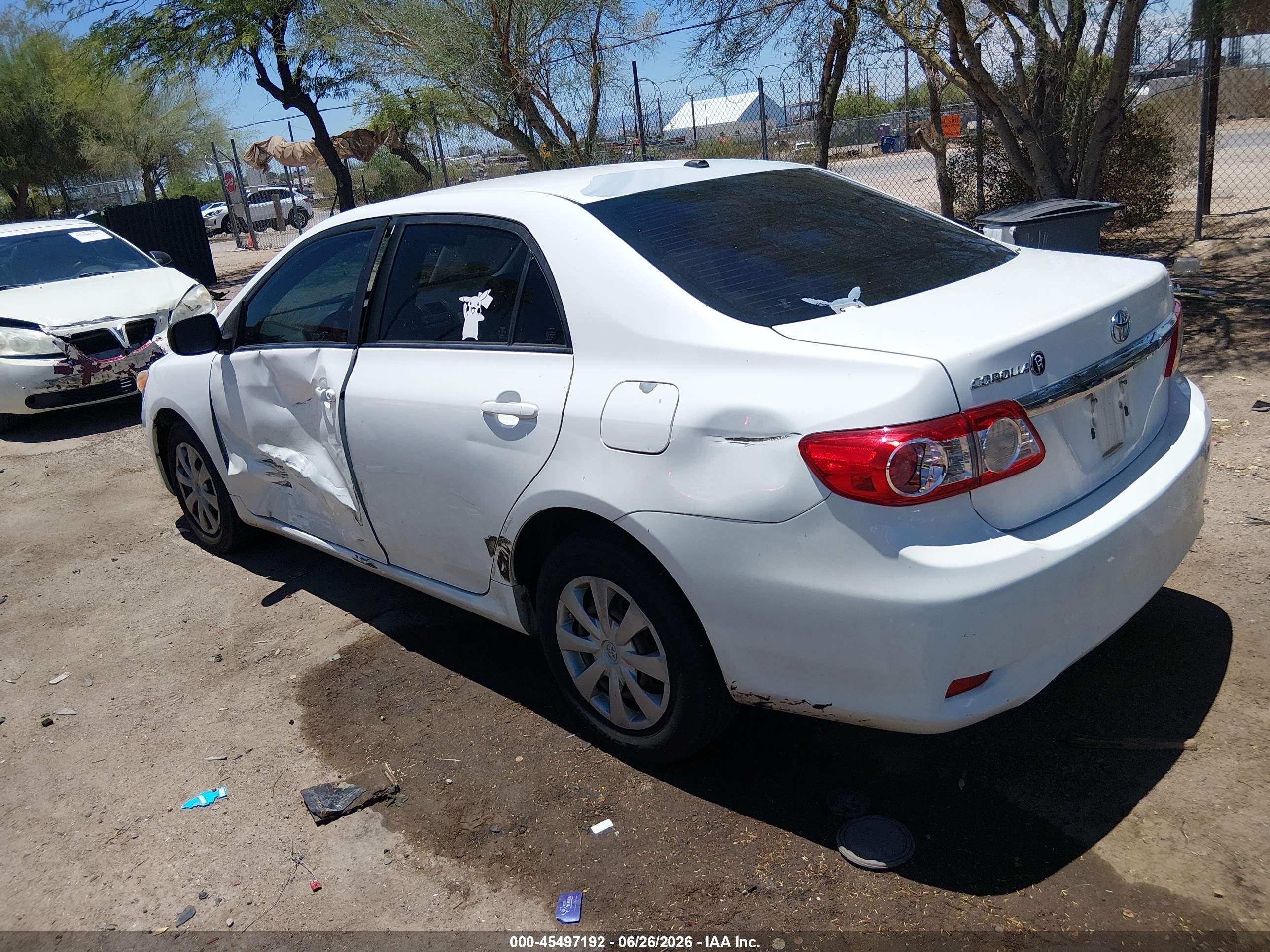 2011 Toyota Corolla Le White vin: JTDBU4EE9BJ104461