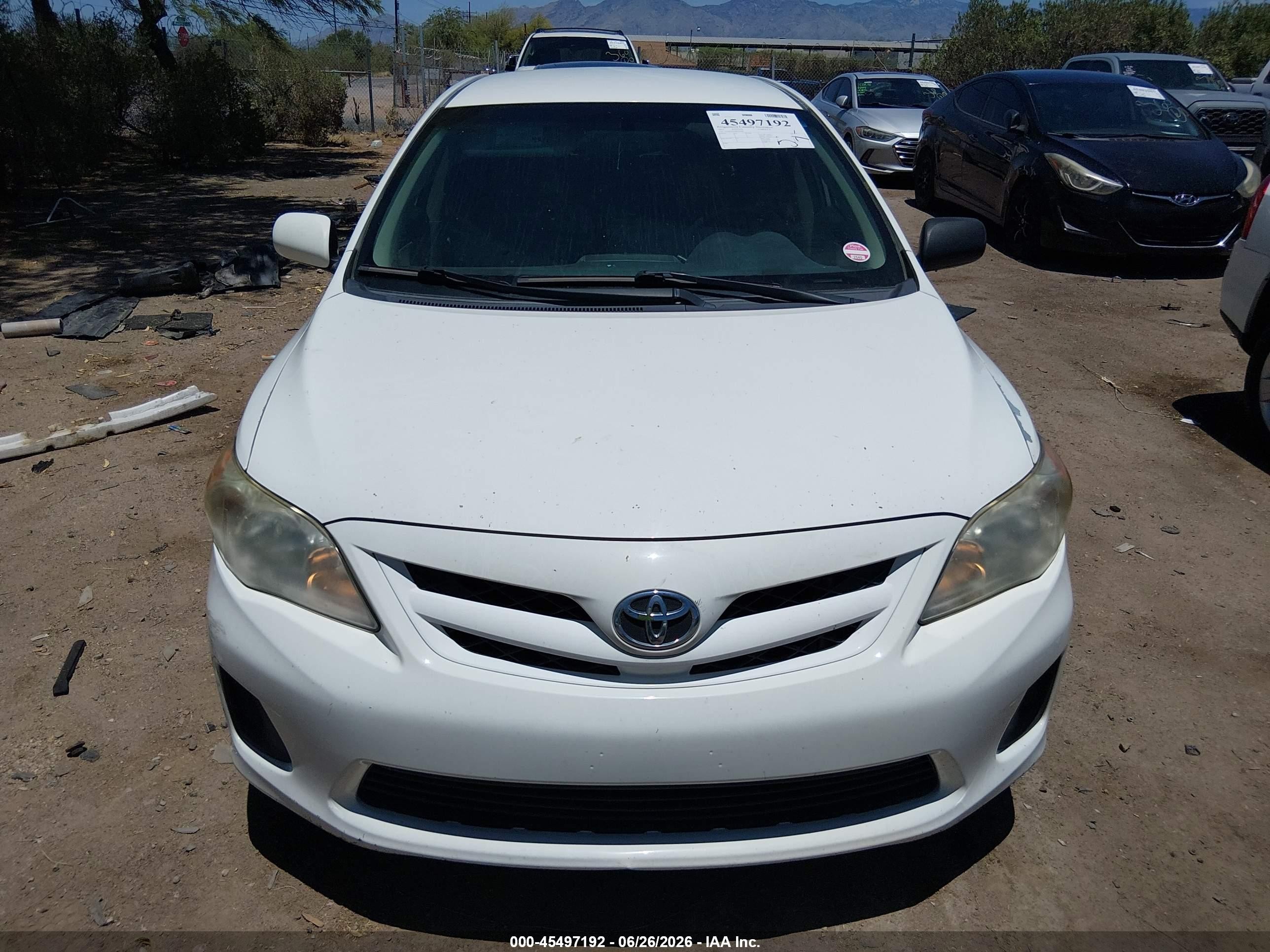 2011 Toyota Corolla Le White vin: JTDBU4EE9BJ104461