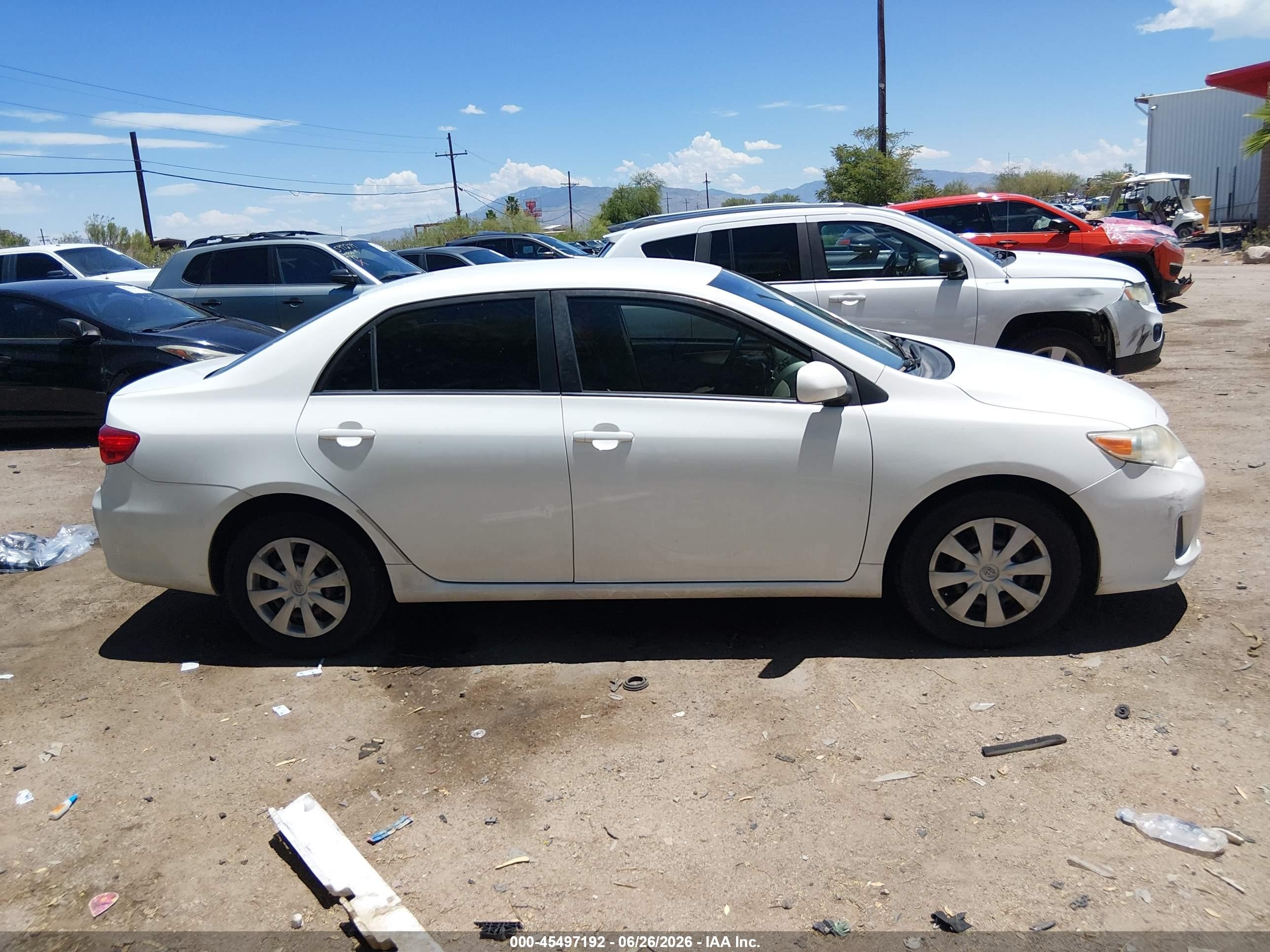 2011 Toyota Corolla Le White vin: JTDBU4EE9BJ104461