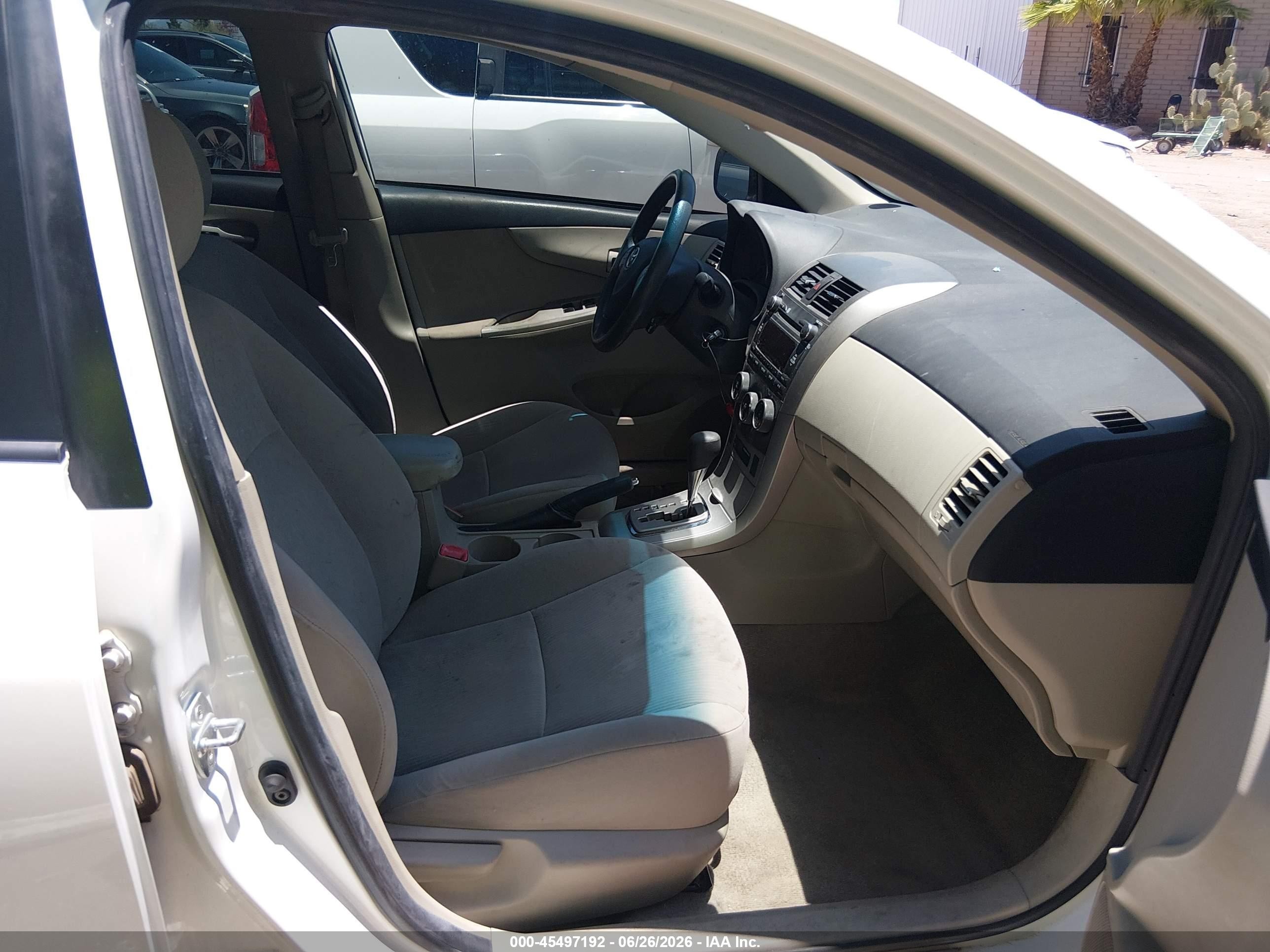 2011 Toyota Corolla Le White vin: JTDBU4EE9BJ104461