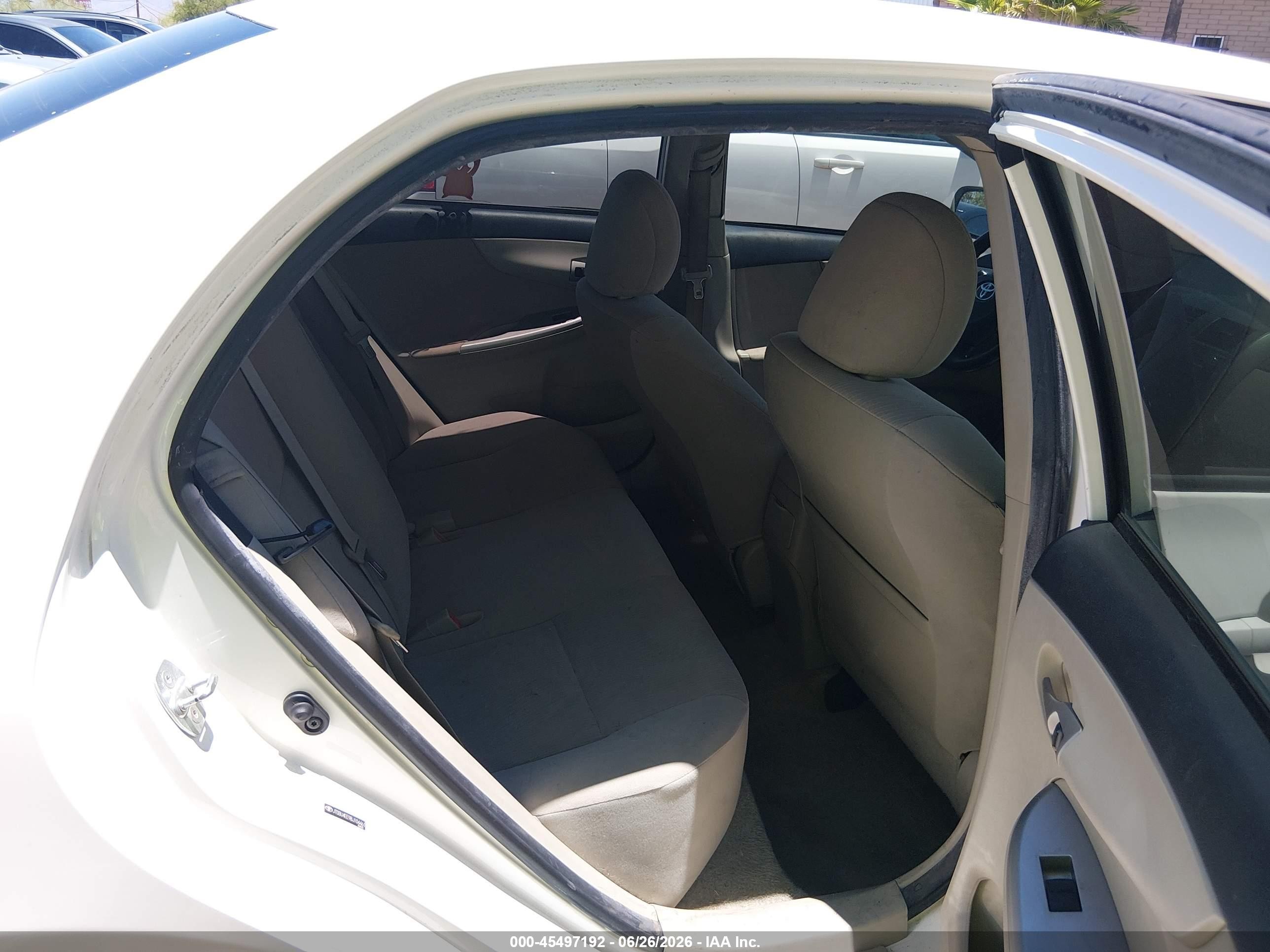 2011 Toyota Corolla Le White vin: JTDBU4EE9BJ104461