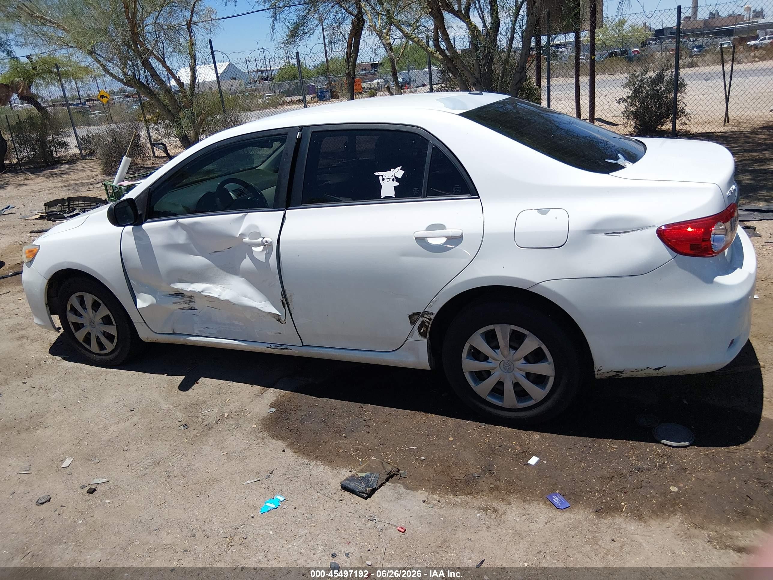 2011 Toyota Corolla Le White vin: JTDBU4EE9BJ104461