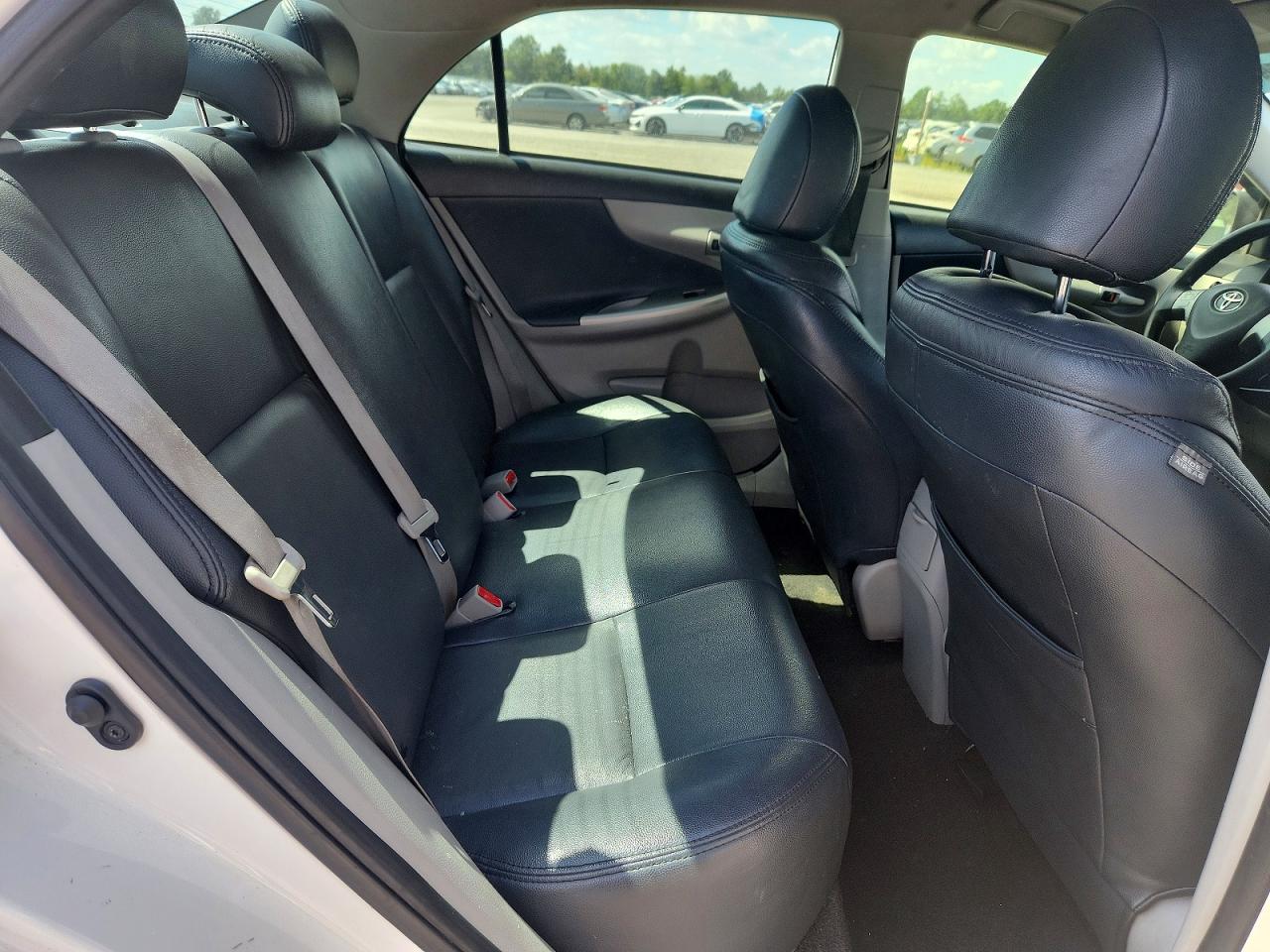 2012 Toyota Corolla Le White vin: JTDBU4EE9C9173587