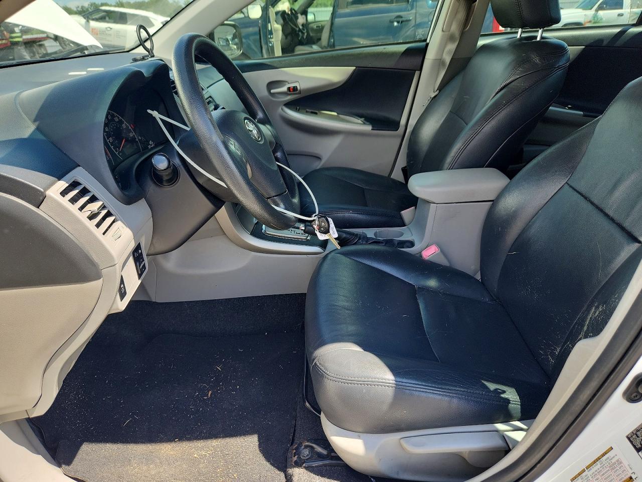 2012 Toyota Corolla Le White vin: JTDBU4EE9C9173587