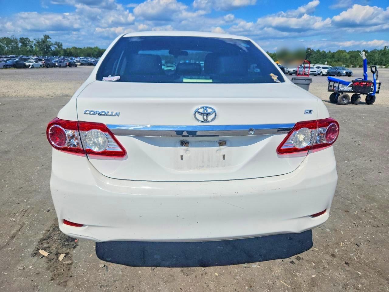 2012 Toyota Corolla Le White vin: JTDBU4EE9C9173587