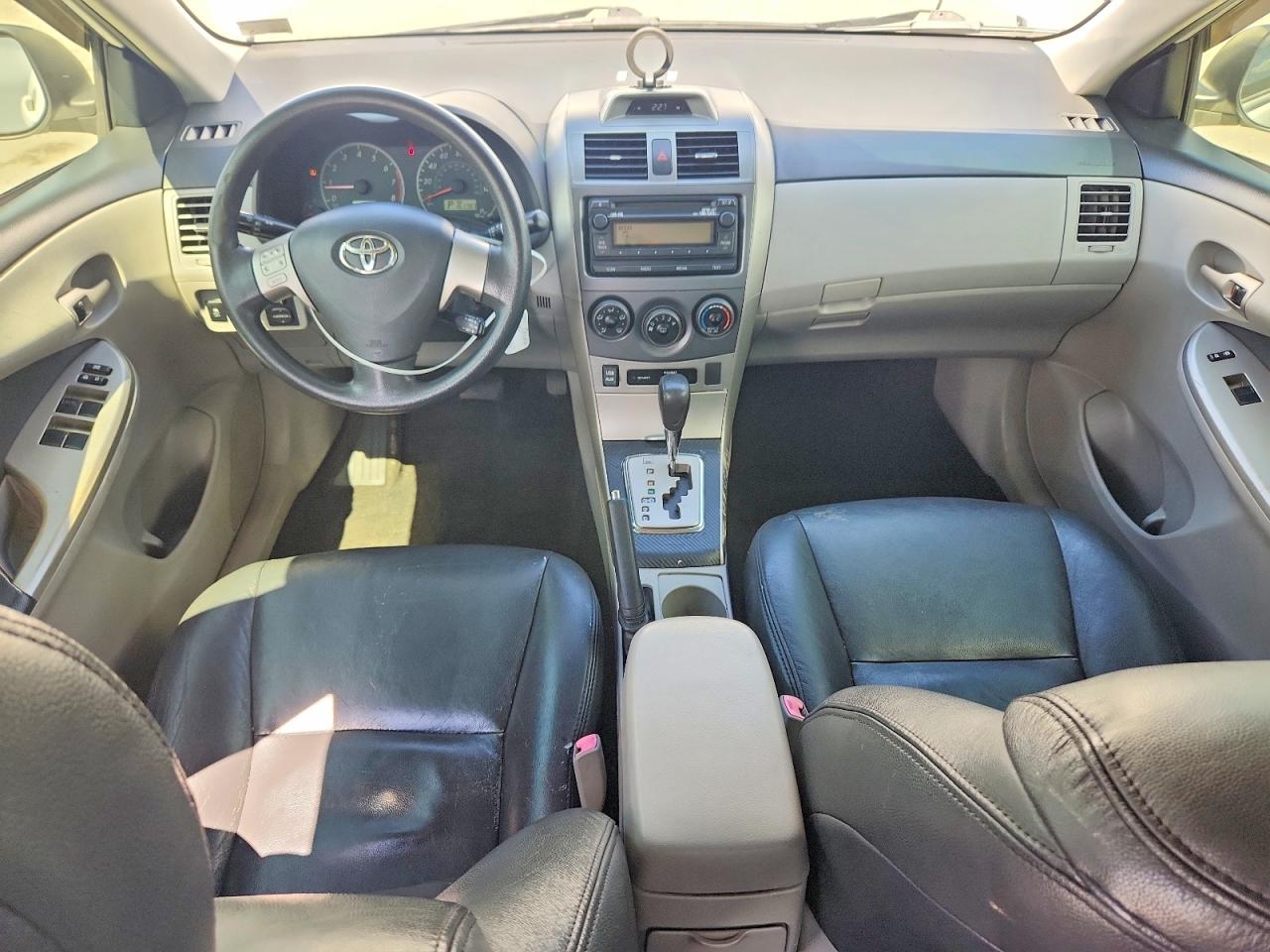 2012 Toyota Corolla Le White vin: JTDBU4EE9C9173587