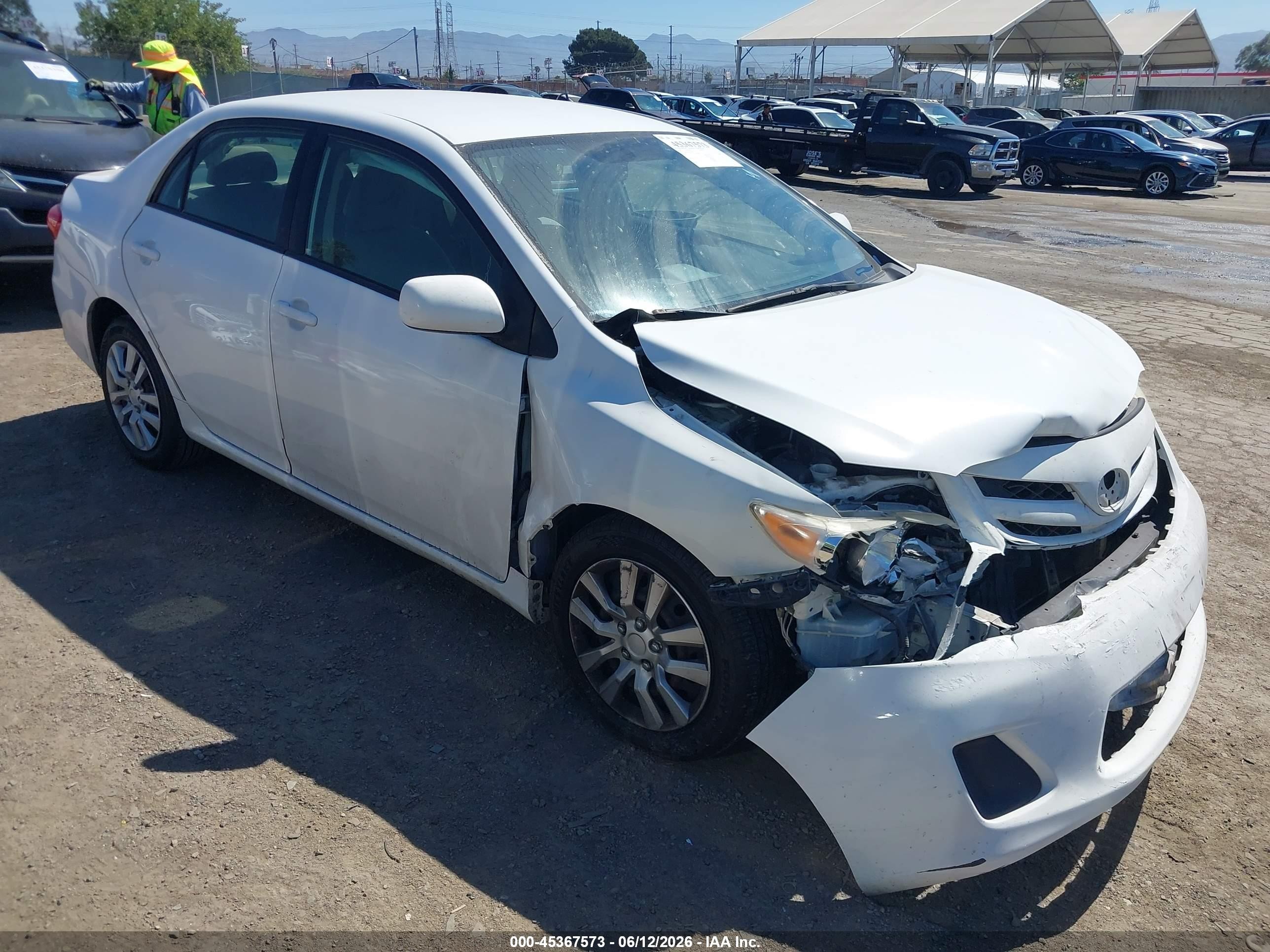 2012 Toyota Corolla Le White vin: JTDBU4EE9C9176196