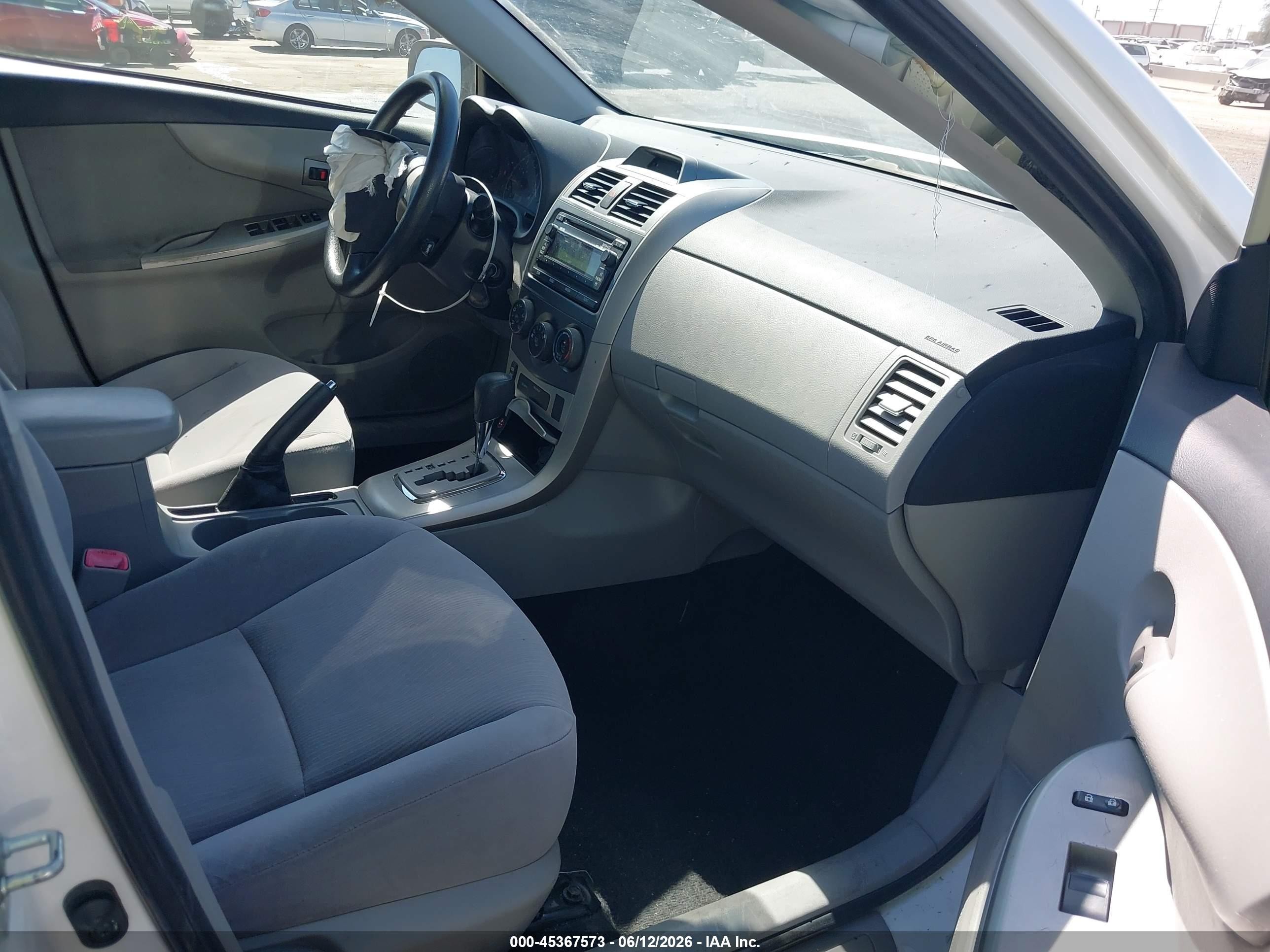 2012 Toyota Corolla Le White vin: JTDBU4EE9C9176196