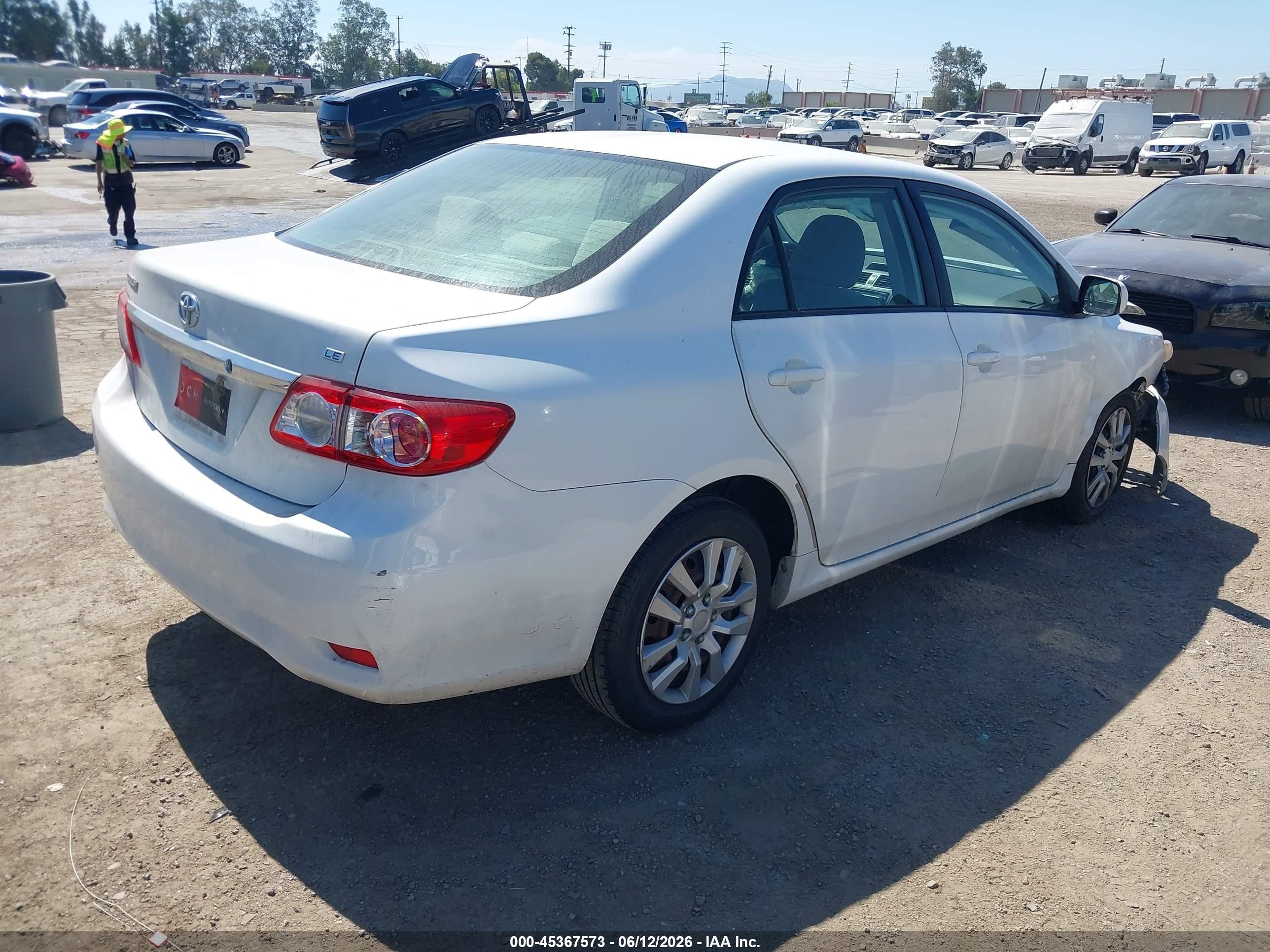 2012 Toyota Corolla Le White vin: JTDBU4EE9C9176196