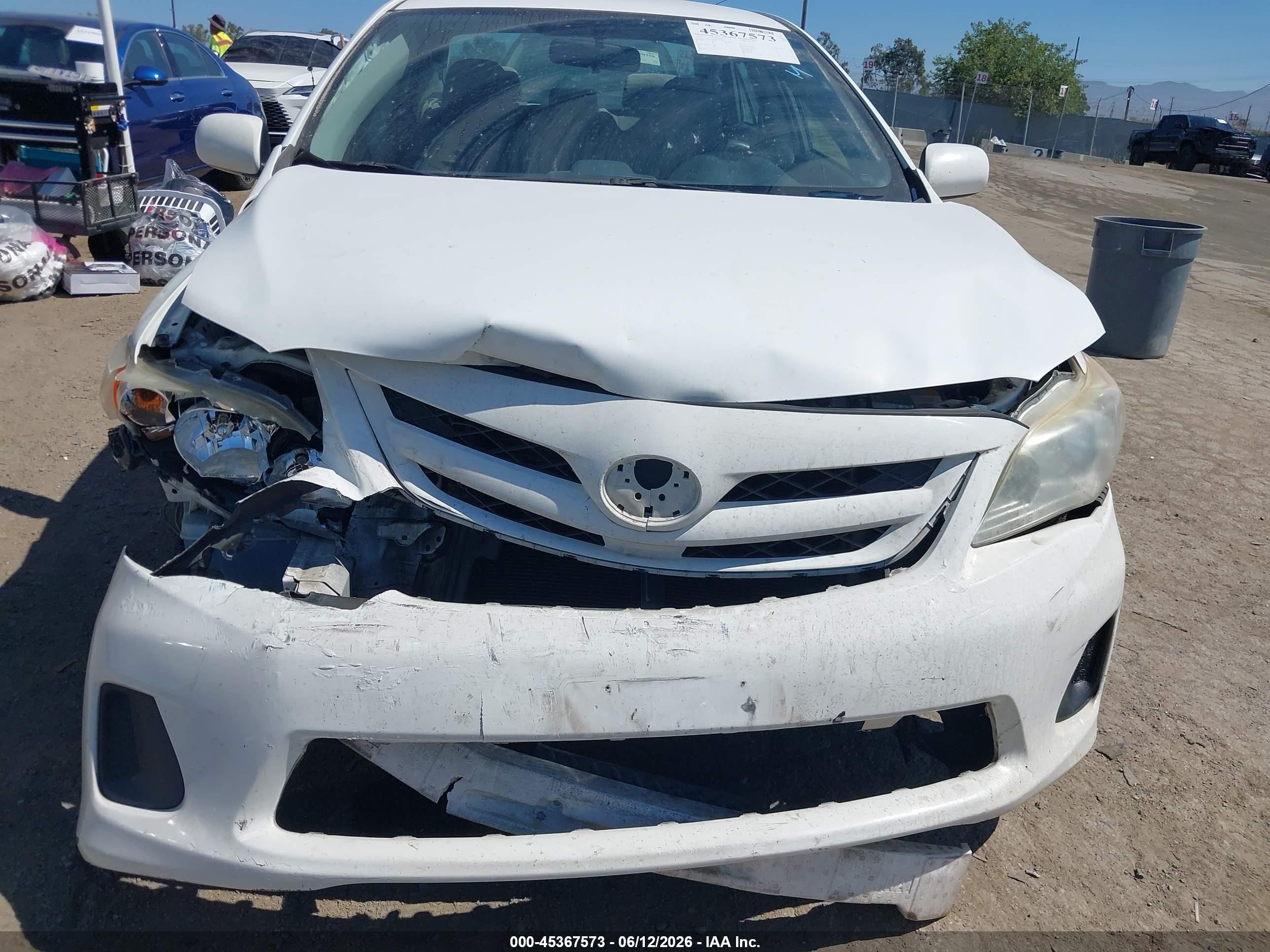 2012 Toyota Corolla Le White vin: JTDBU4EE9C9176196