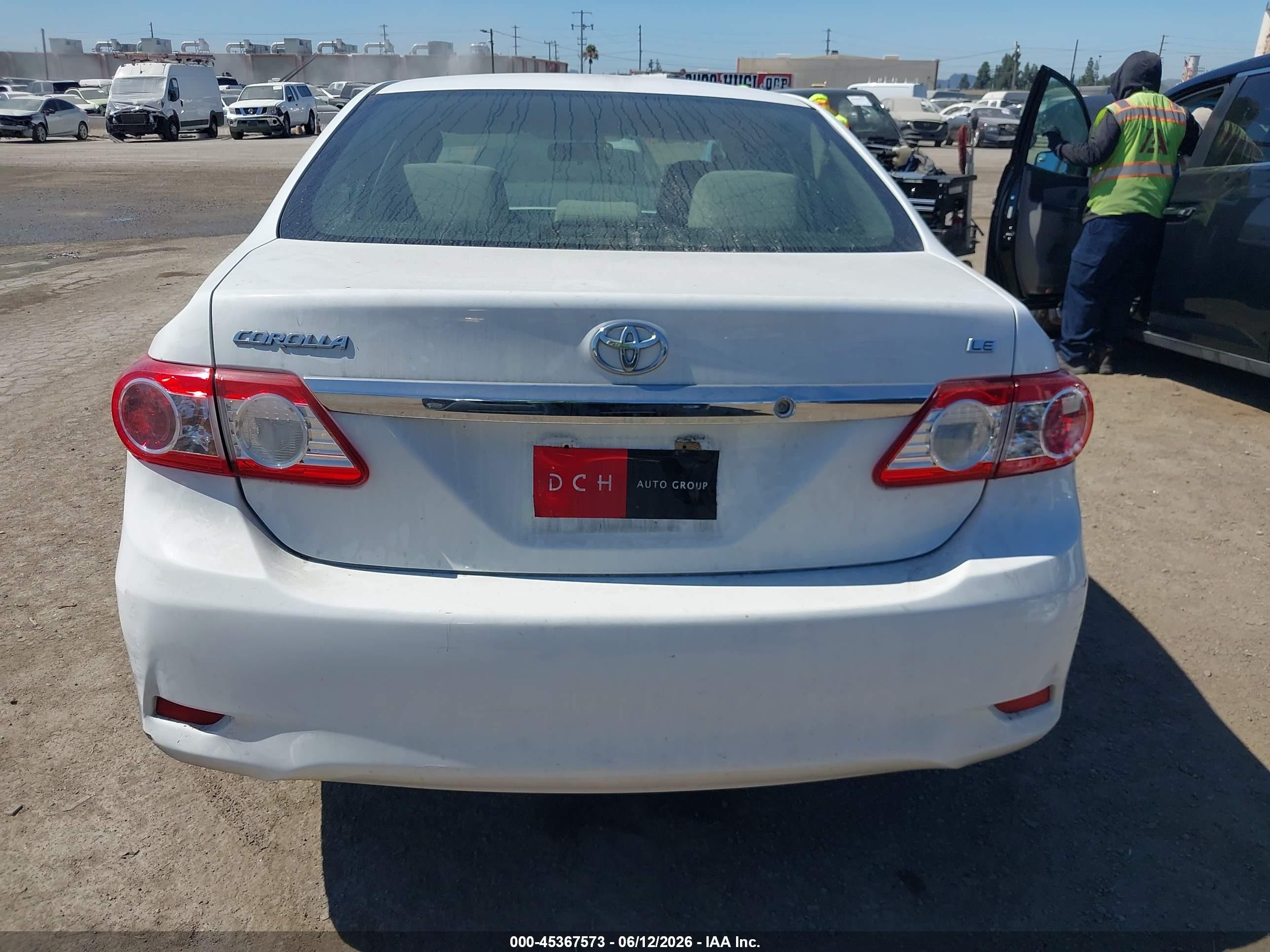 2012 Toyota Corolla Le White vin: JTDBU4EE9C9176196