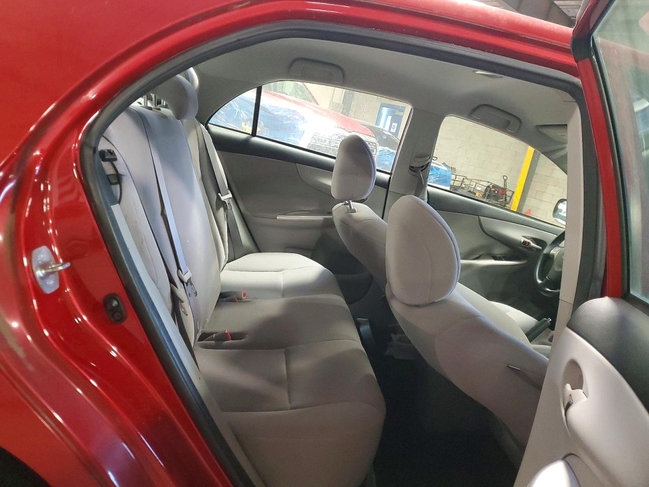 2013 Toyota Corolla Le Red vin: JTDBU4EE9DJ118038