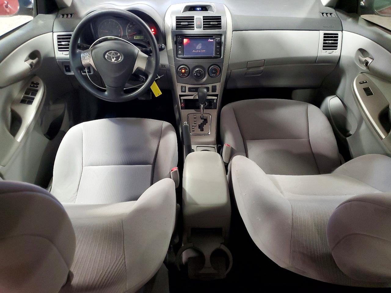 2013 Toyota Corolla Le Red vin: JTDBU4EE9DJ118038