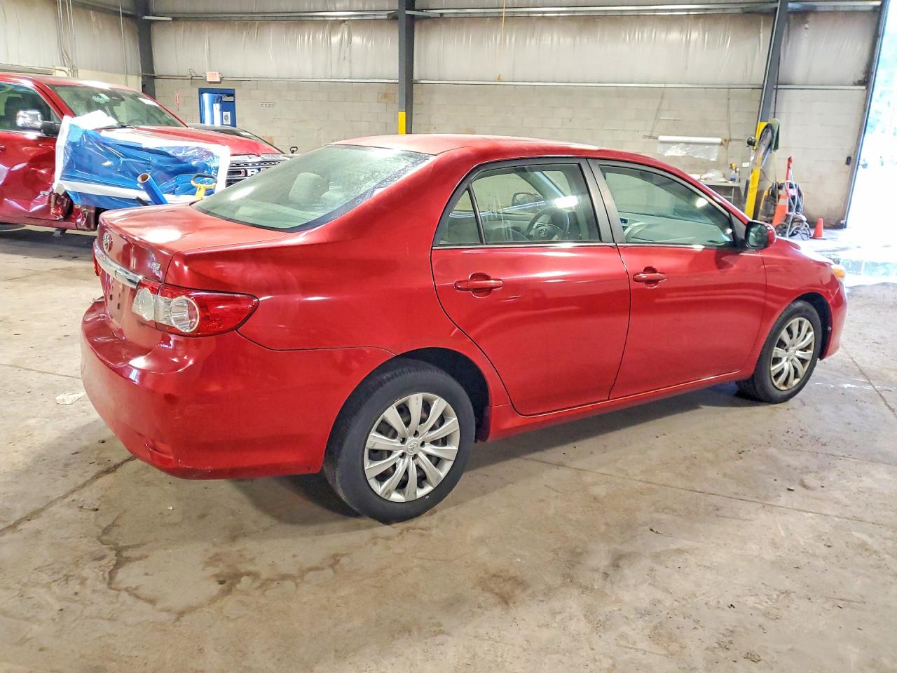 2013 Toyota Corolla Le Red vin: JTDBU4EE9DJ118038