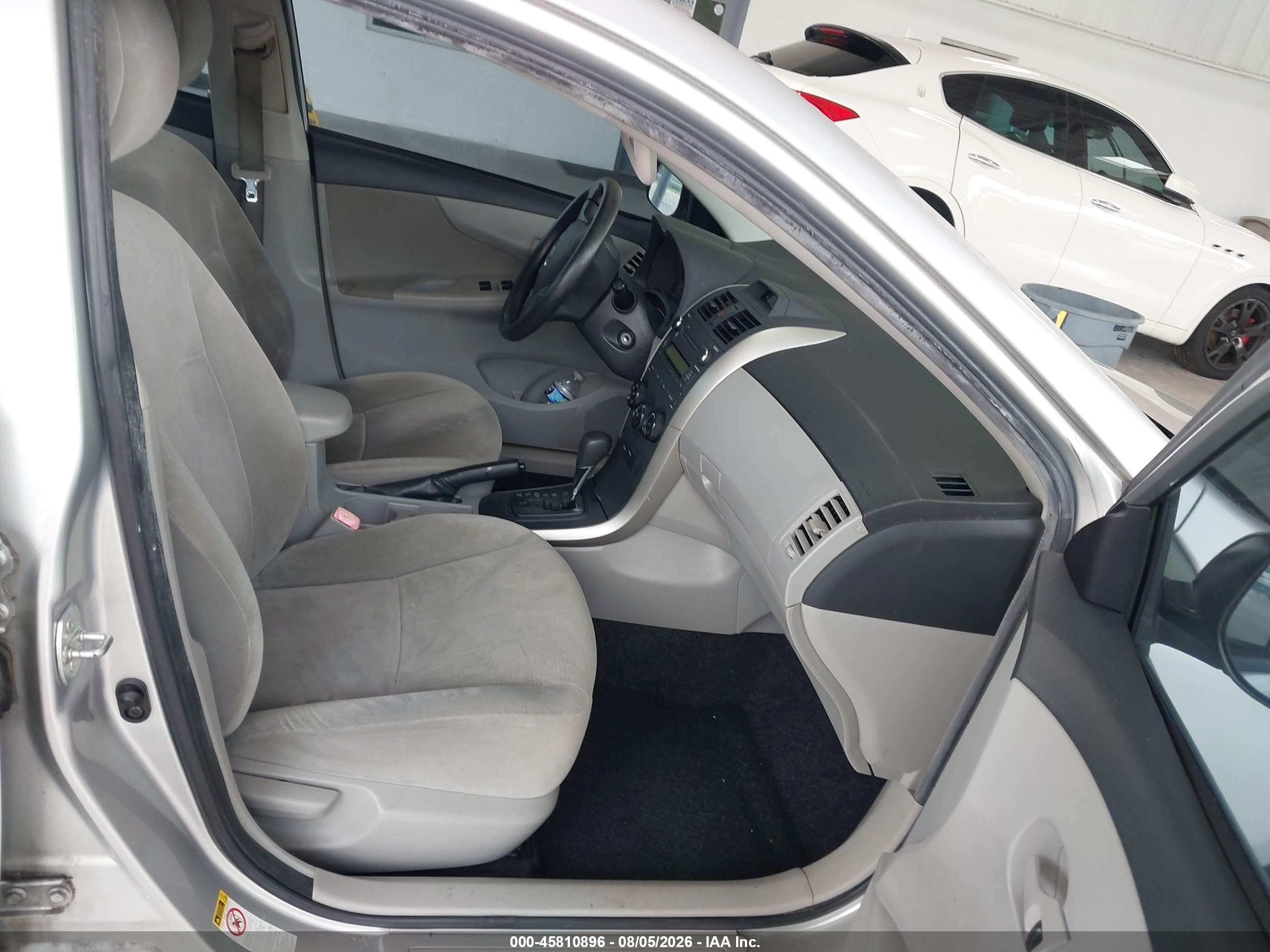 2013 Toyota Corolla L Silver vin: JTDBU4EE9DJ121862