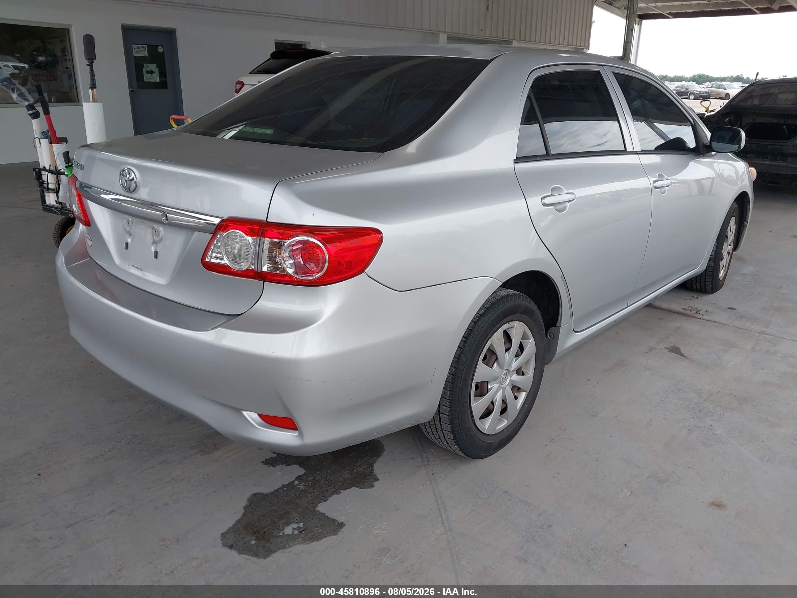 2013 Toyota Corolla L Silver vin: JTDBU4EE9DJ121862