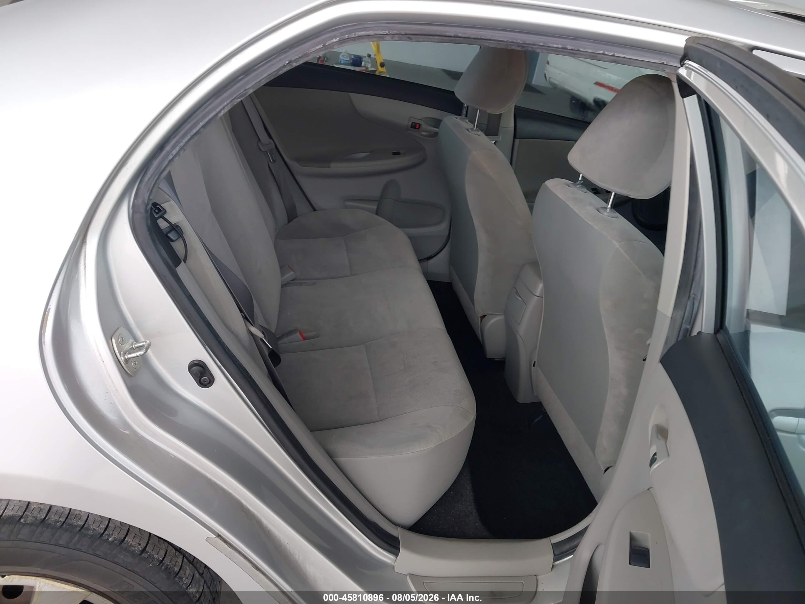 2013 Toyota Corolla L Silver vin: JTDBU4EE9DJ121862