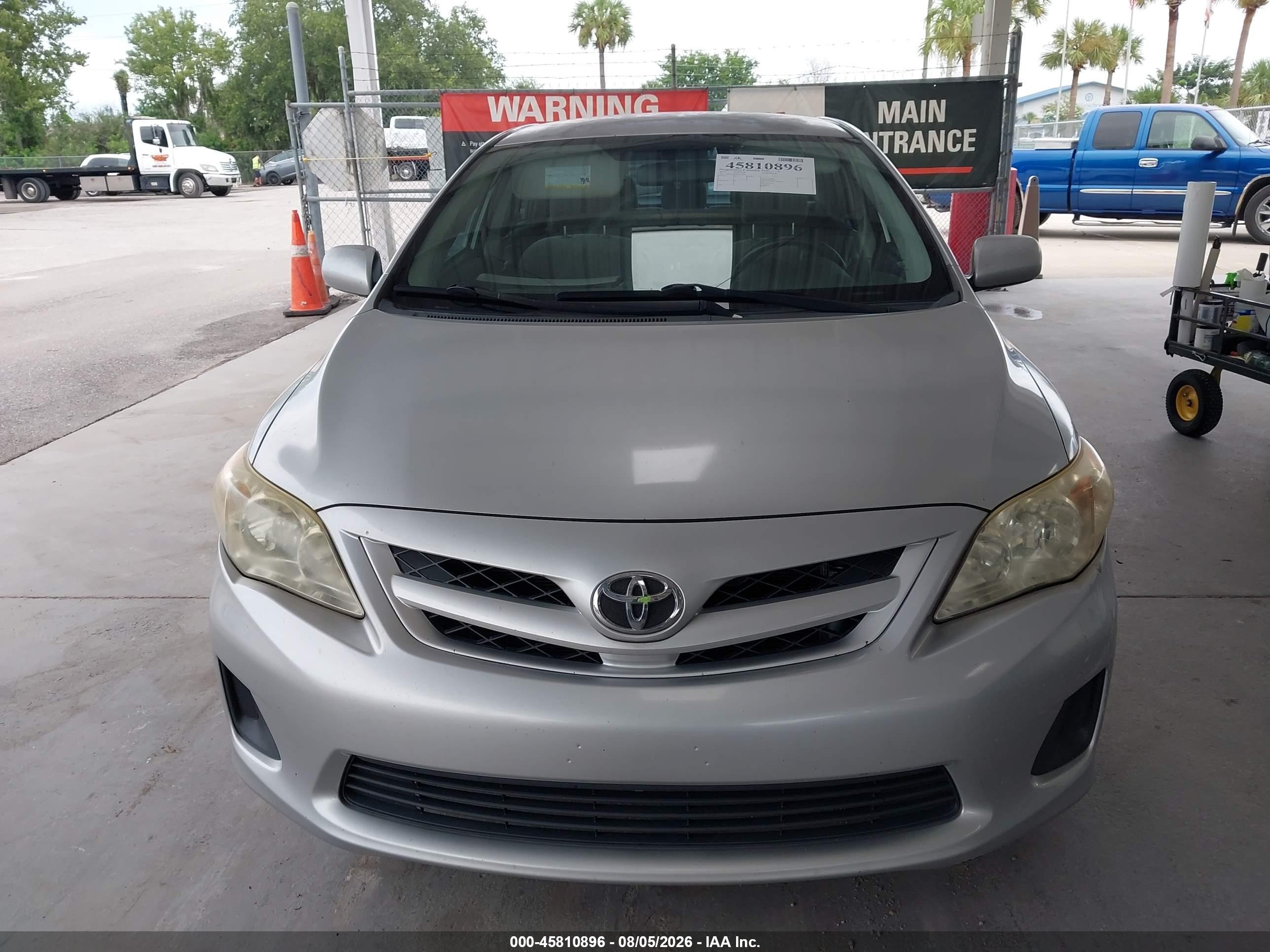 2013 Toyota Corolla L Silver vin: JTDBU4EE9DJ121862
