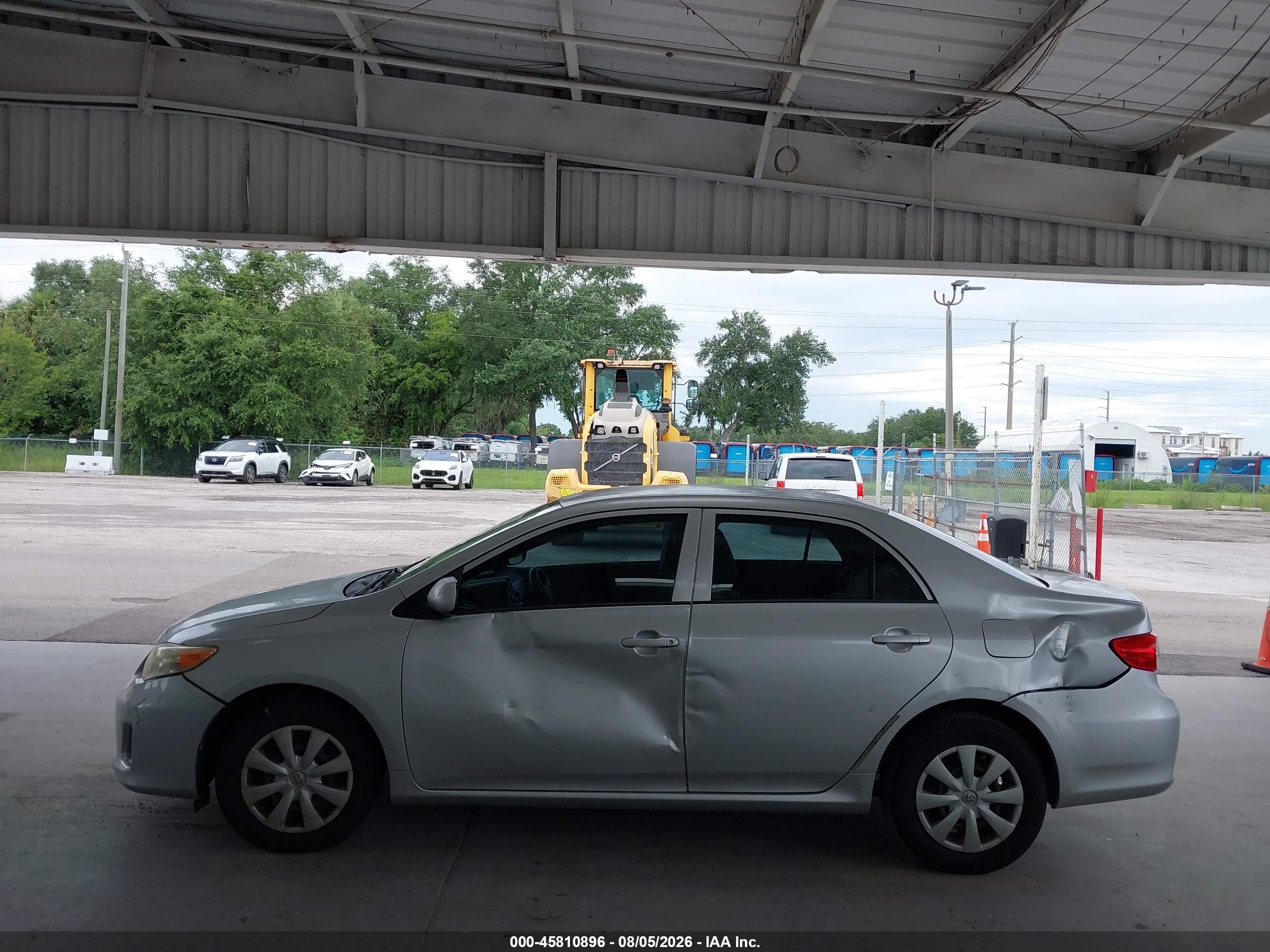 2013 Toyota Corolla L Silver vin: JTDBU4EE9DJ121862