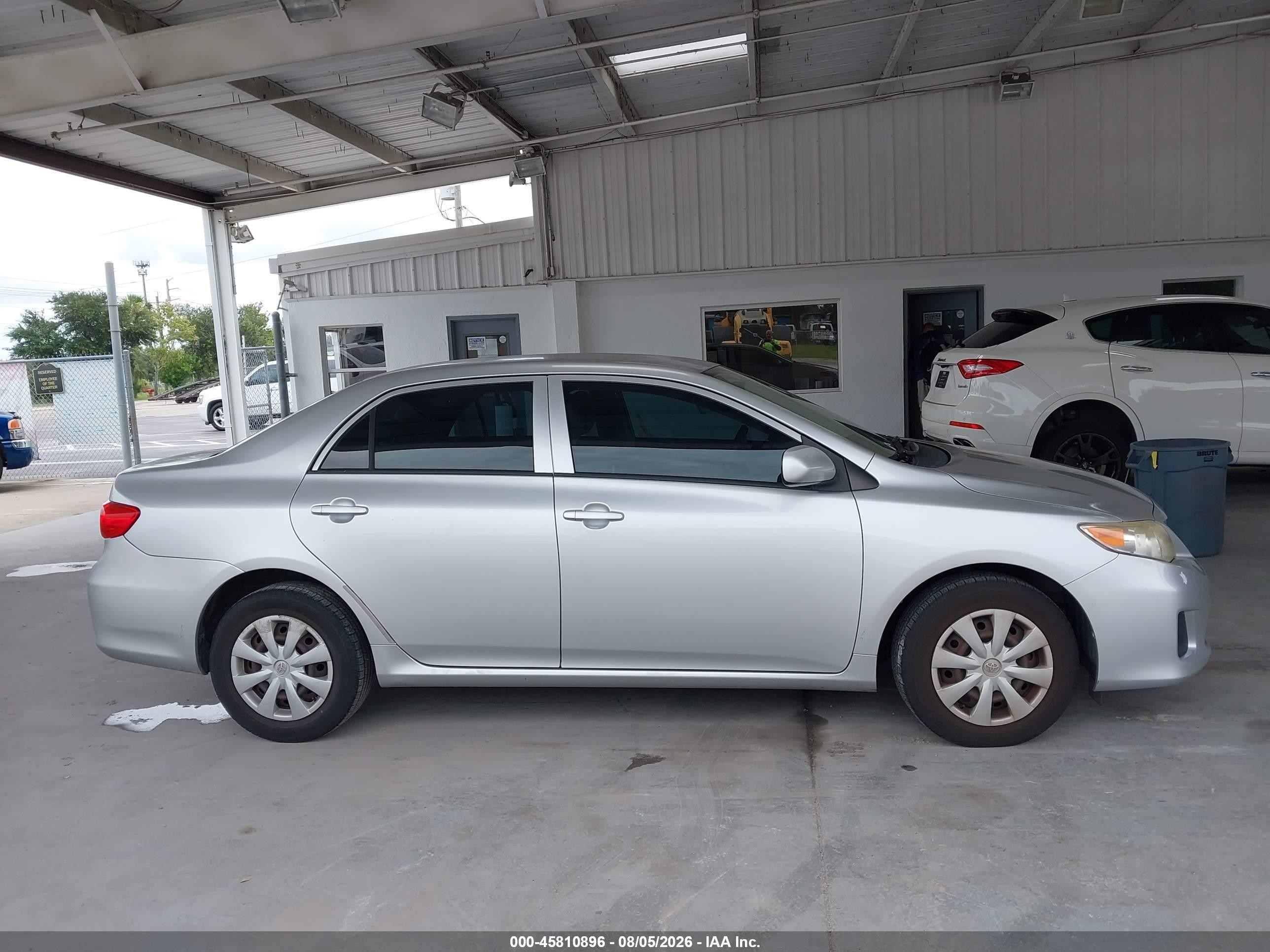 2013 Toyota Corolla L Silver vin: JTDBU4EE9DJ121862