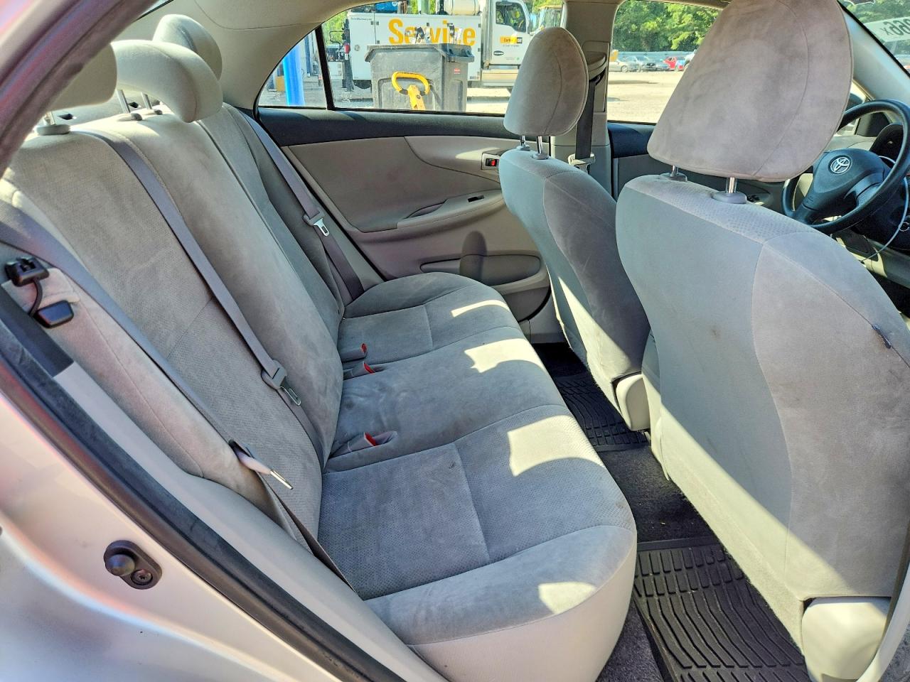 2013 Toyota Corolla L Silver vin: JTDBU4EE9DJ122428