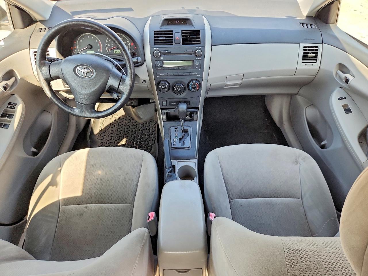2013 Toyota Corolla L Silver vin: JTDBU4EE9DJ122428