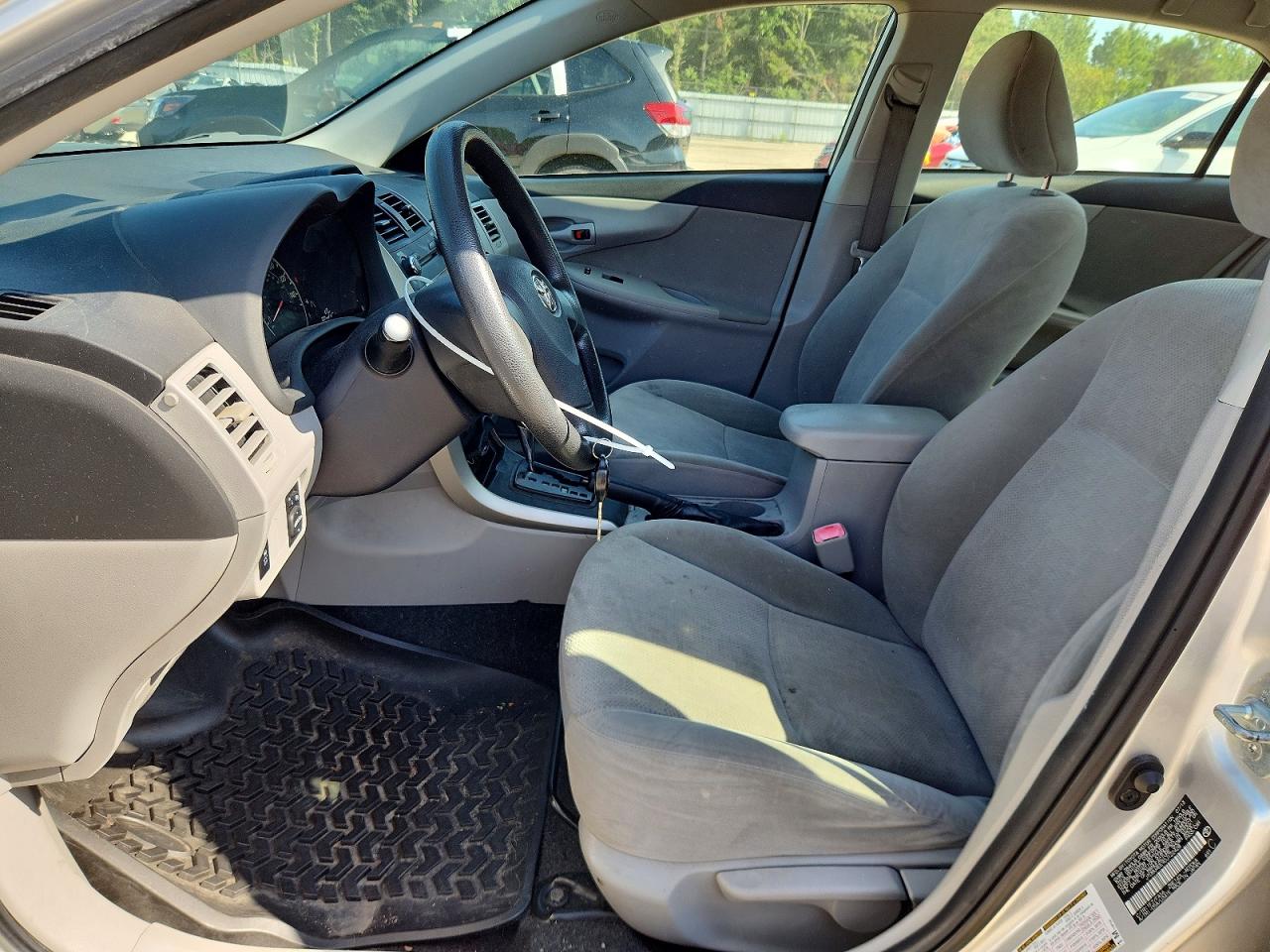2013 Toyota Corolla L Silver vin: JTDBU4EE9DJ122428