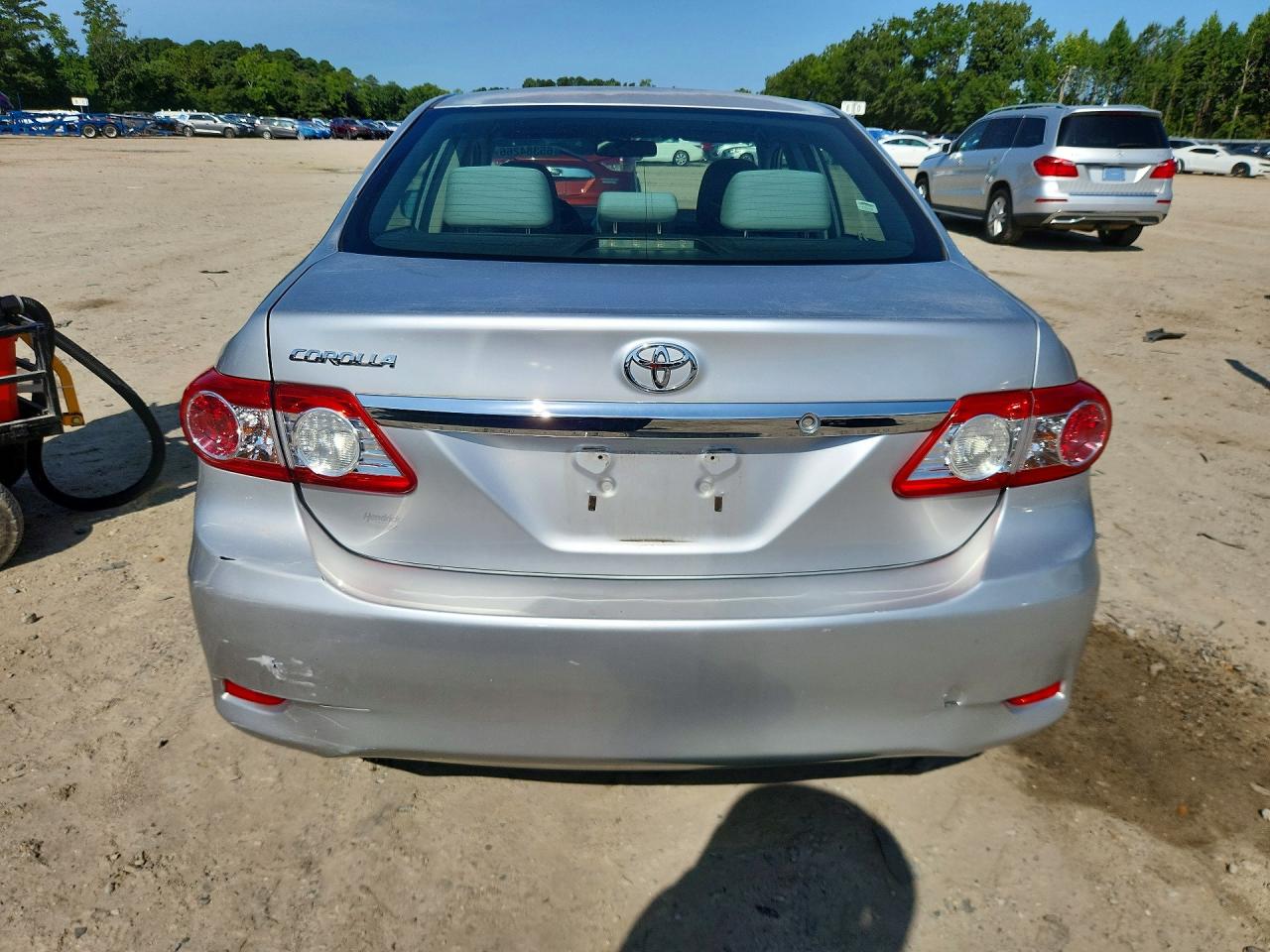 2013 Toyota Corolla L Silver vin: JTDBU4EE9DJ122428
