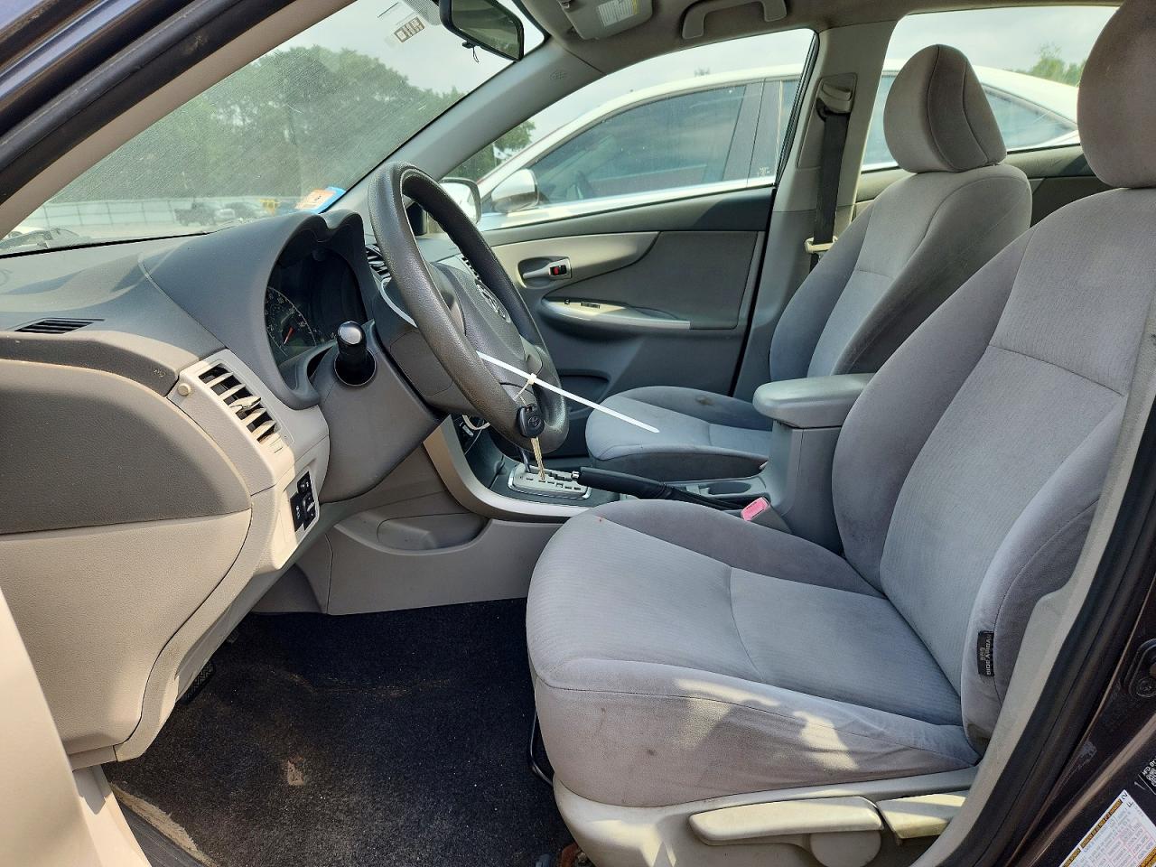 2010 Toyota Corolla Le Gray vin: JTDBU4EEXA9100385
